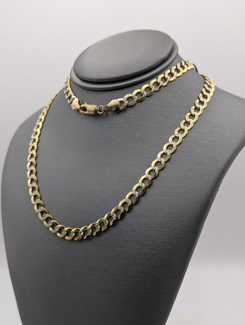 Cadena de eslabones cuadrados con corte de diamante de oro amarillo de 14K