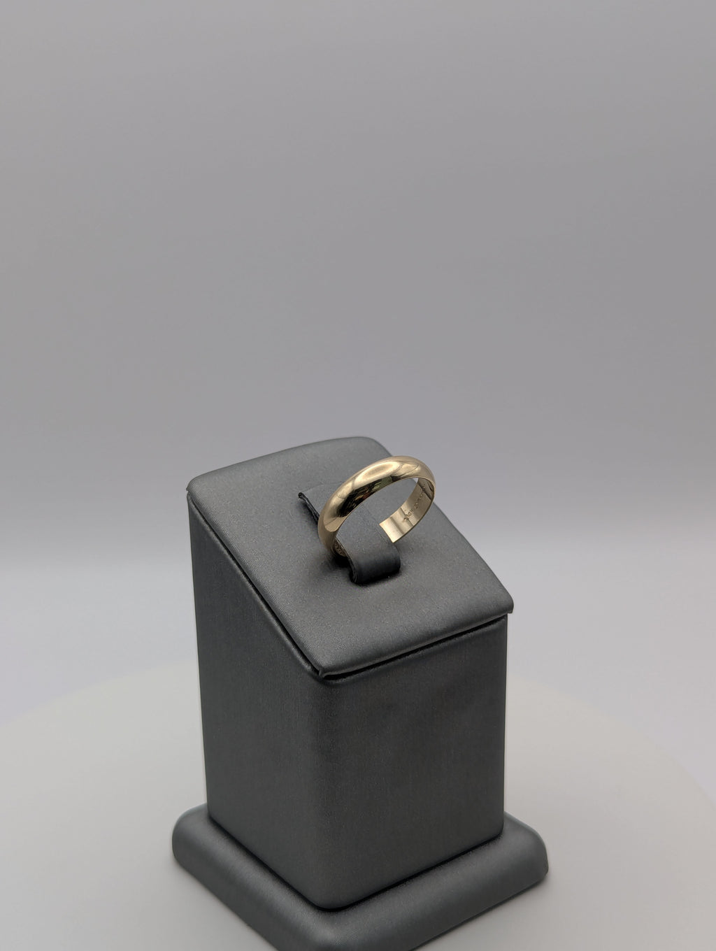 Anillo de boda de oro amarillo de 14 quilates