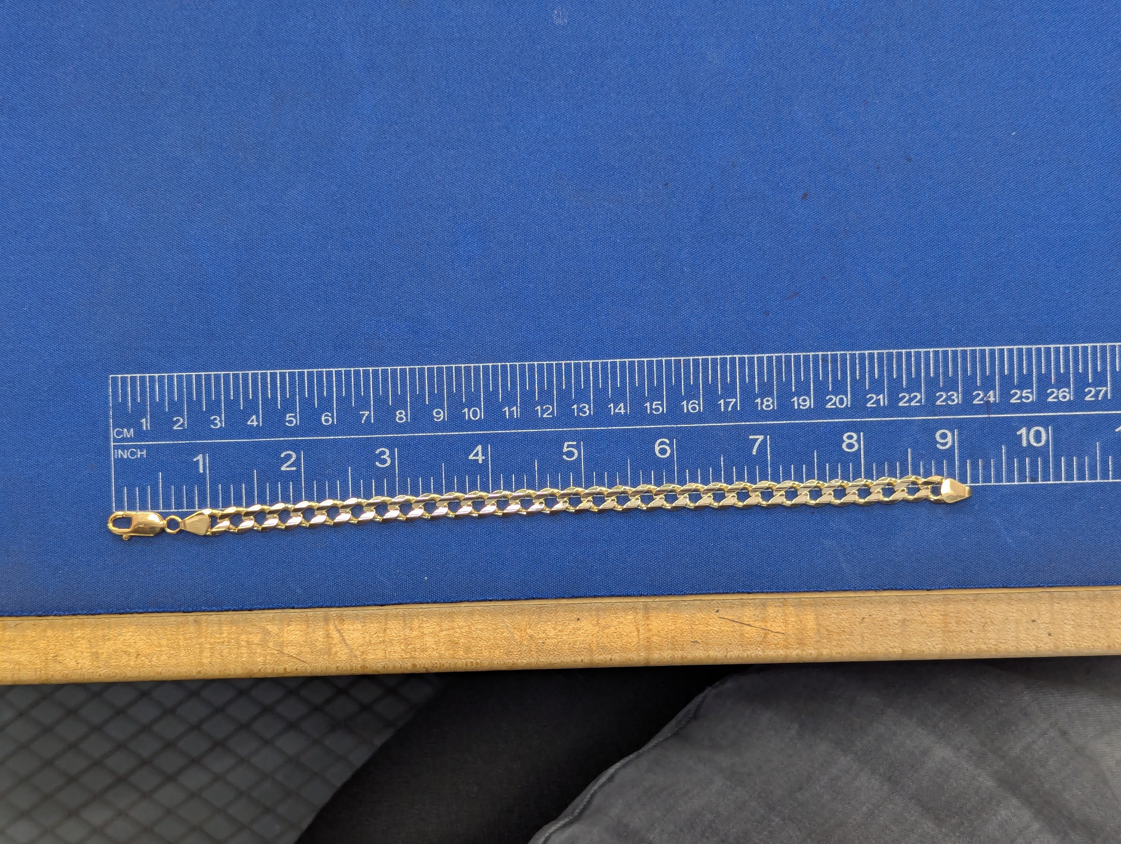 Pulsera de eslabones biselados de oro amarillo de 14 quilates