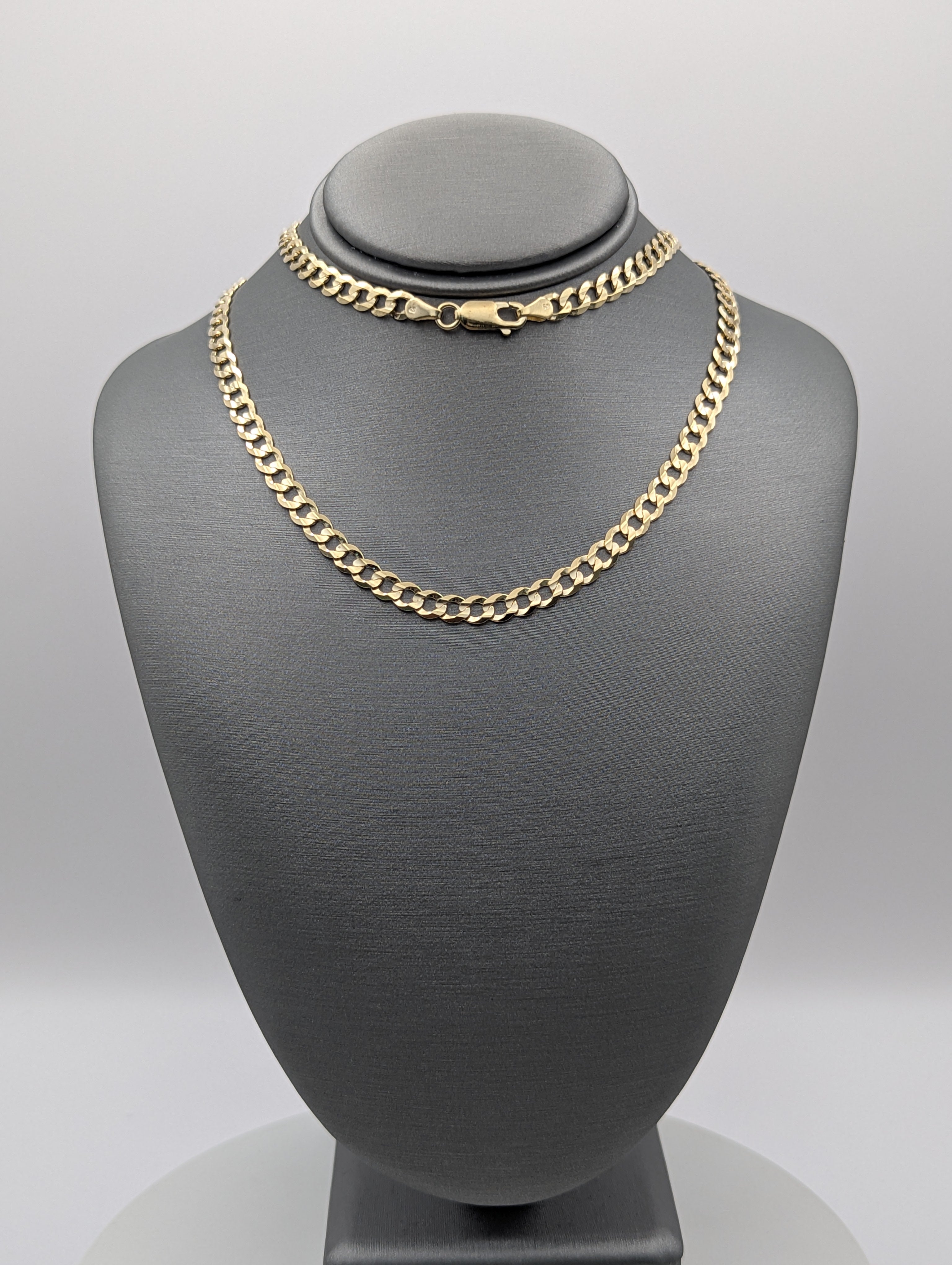 Cadena de eslabones cubanos de oro amarillo de 14K