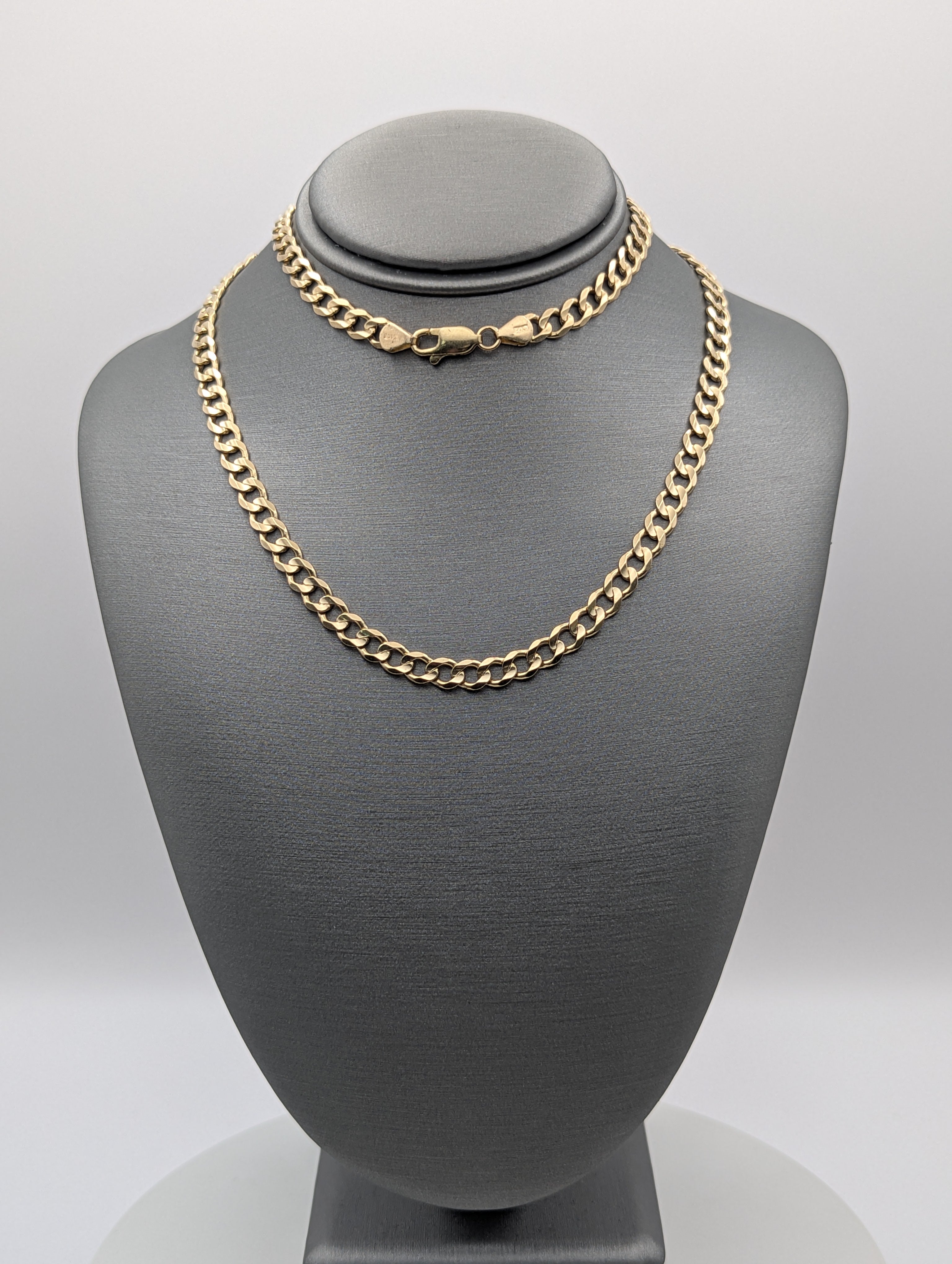 Cadena de eslabones cubanos de oro amarillo de 14K