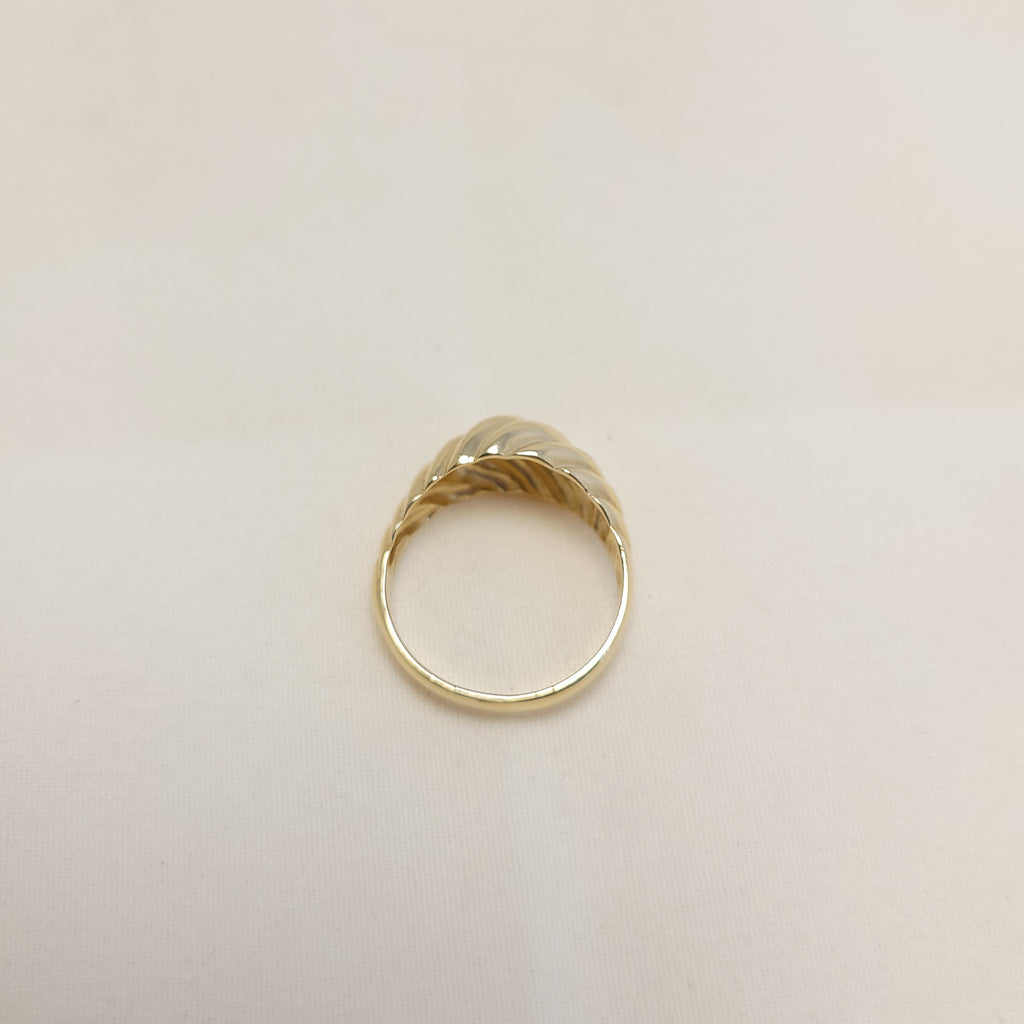 Anillo Elegante Hinchado de Oro Amarillo de 14K