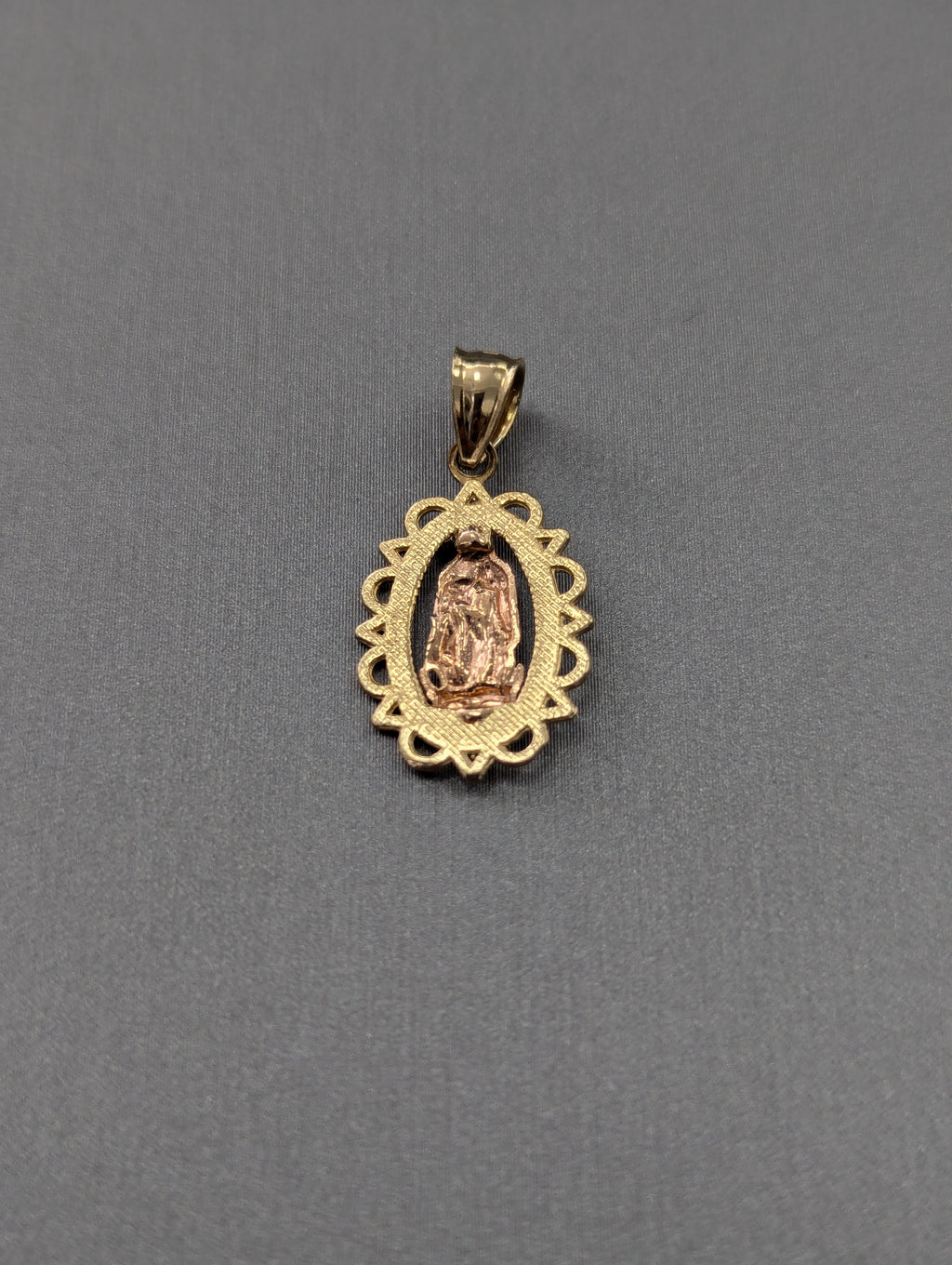 Colgante de la Virgen María bicolor de 14K
