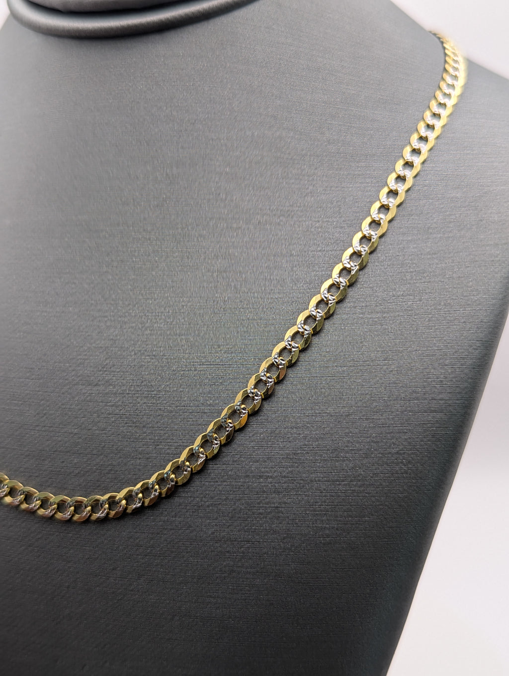 Cadena de eslabones cubanos con corte de diamante en oro amarillo de 14K