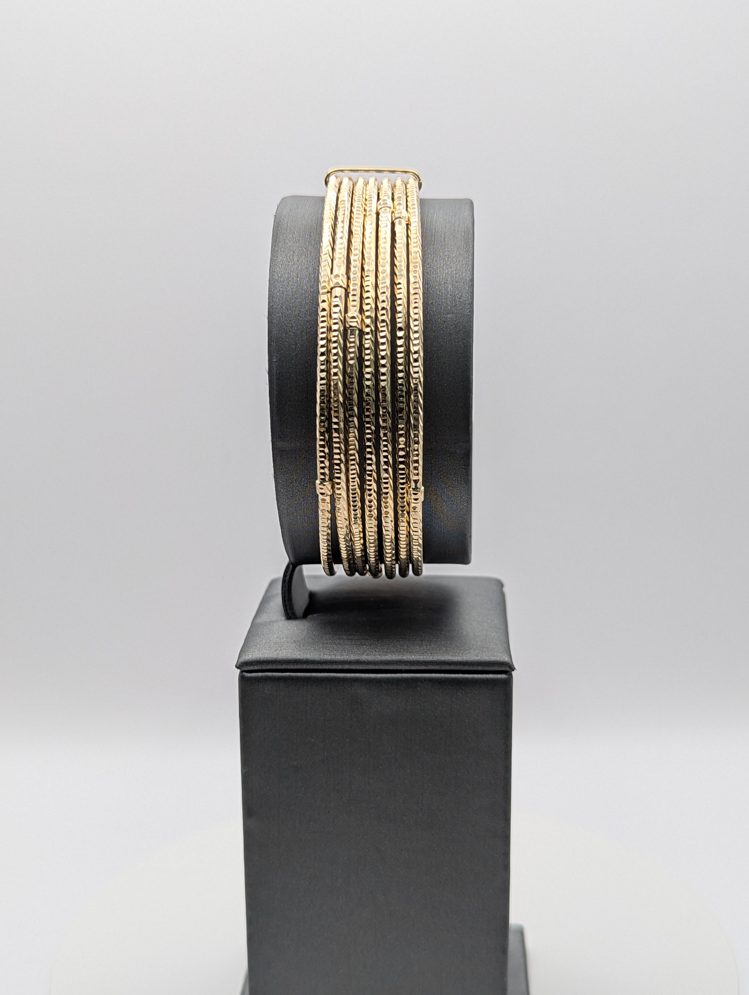 Pulsera apilable de oro amarillo de 14 quilates con 5 aros