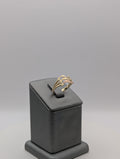 Anillo ondulado de oro tricolor de 14 quilates con corte de diamante