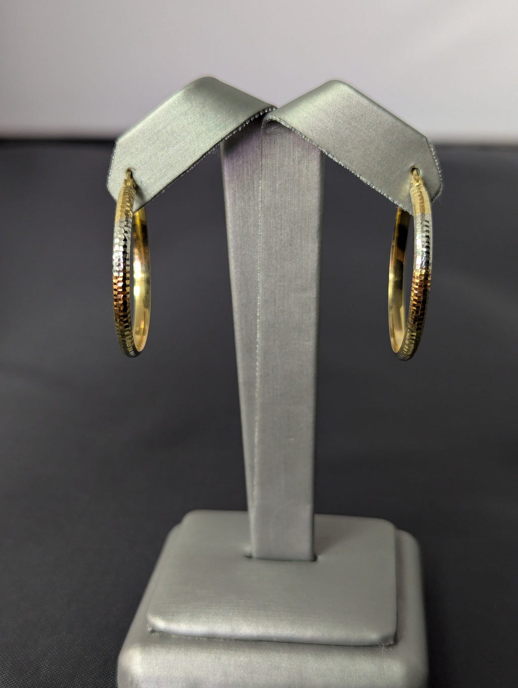 Pendientes de aro huecos de oro tricolor de 14K con corte de diamante