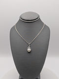 Cadena de perlas con diamante y oro blanco de 14 quilates