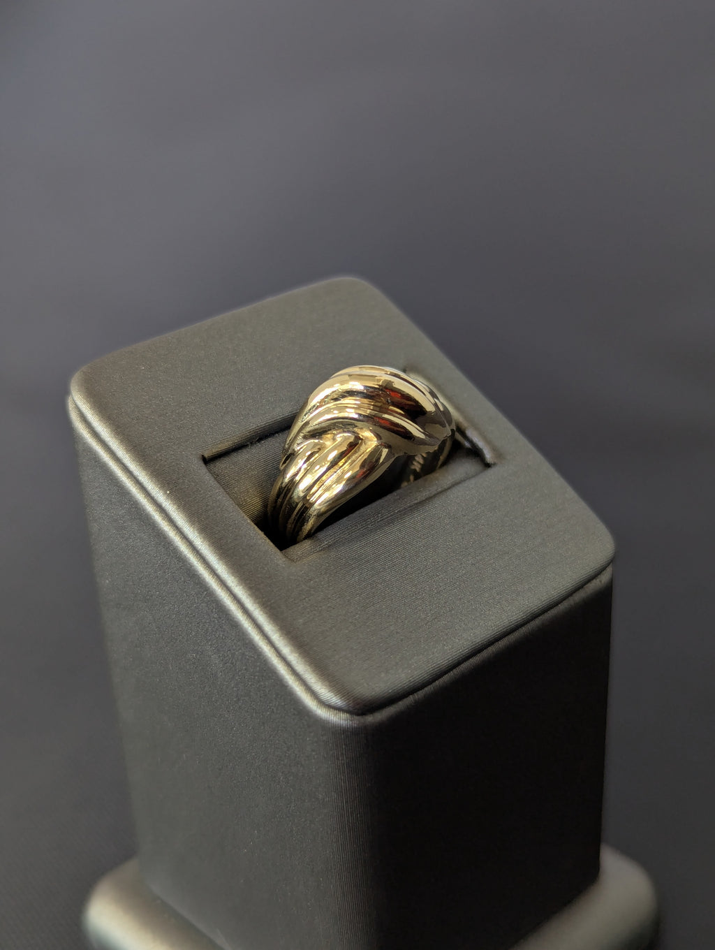 Anillo Nudo de Amor de Oro Amarillo de 14K