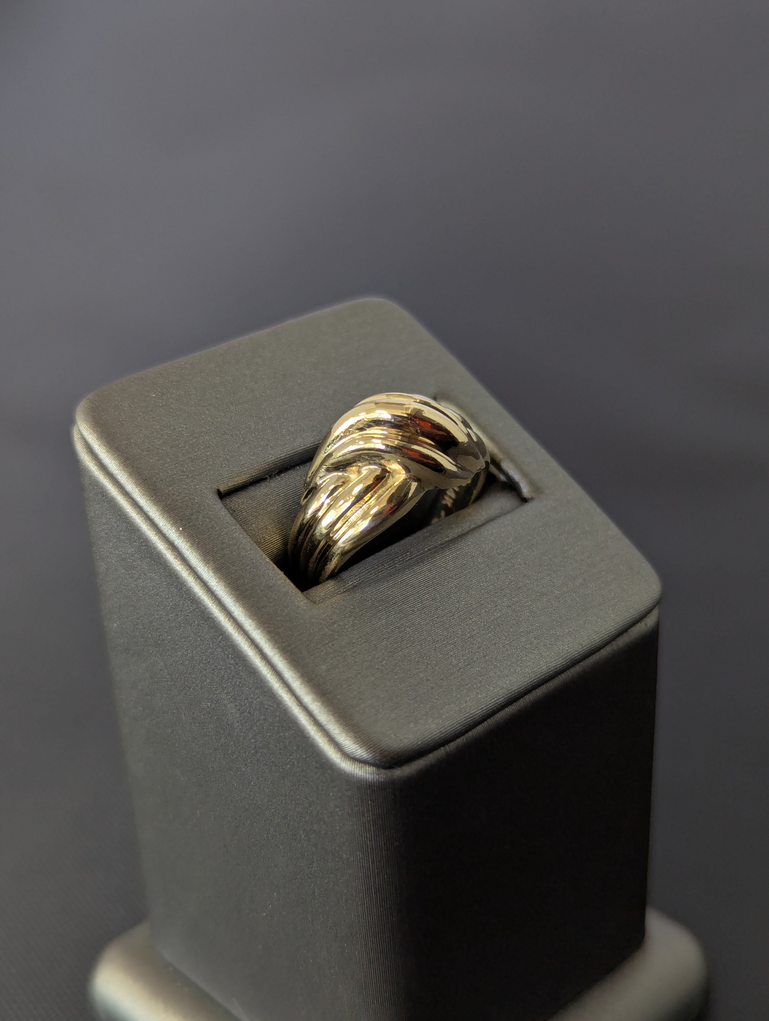 Anillo Nudo de Amor de Oro Amarillo de 14K