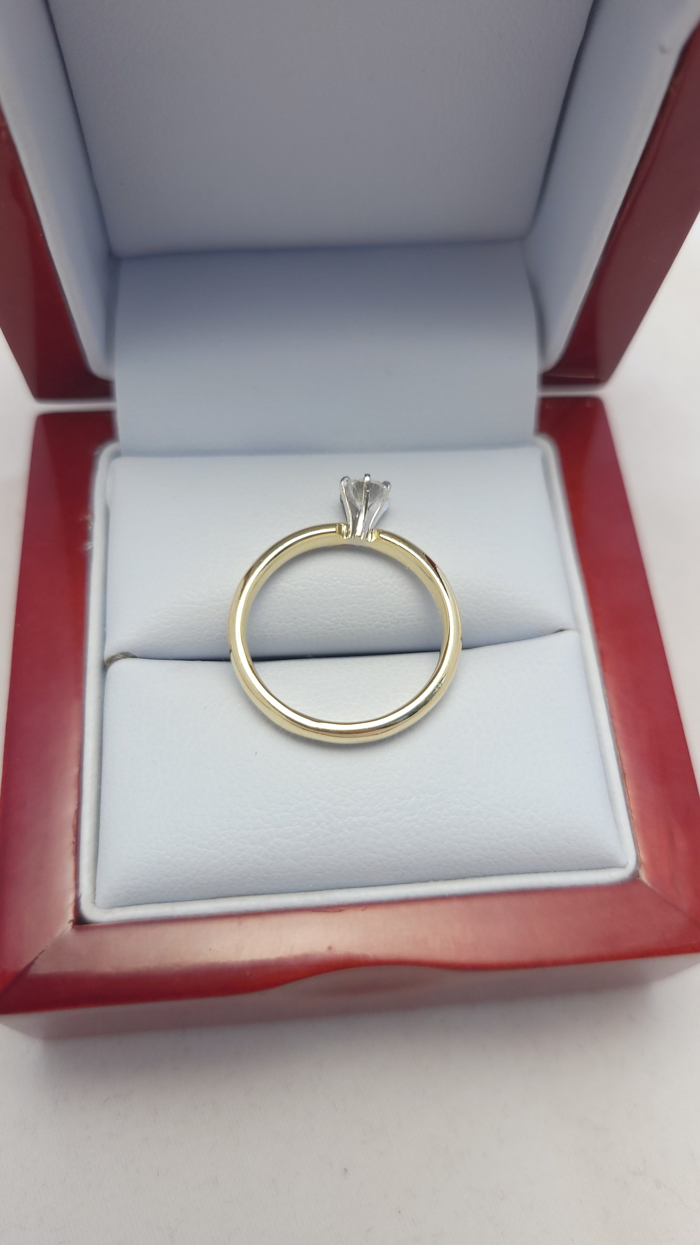 18K YG Solitaire Diamond Eng Ring