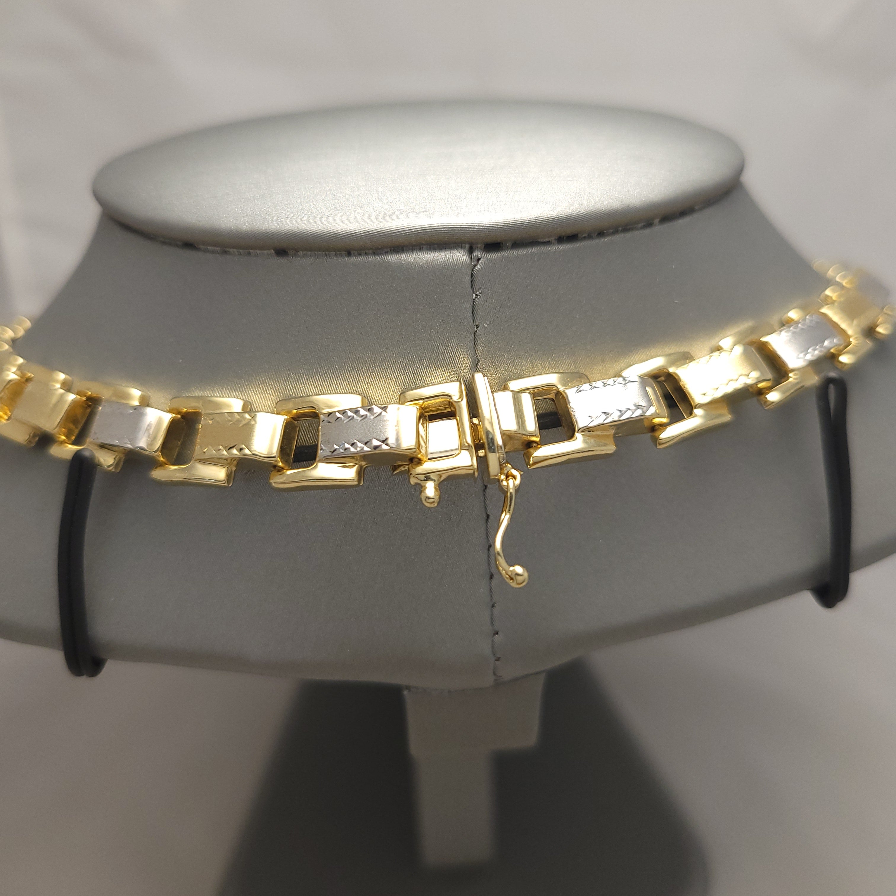 Collar texturizado bicolor de 14 quilates