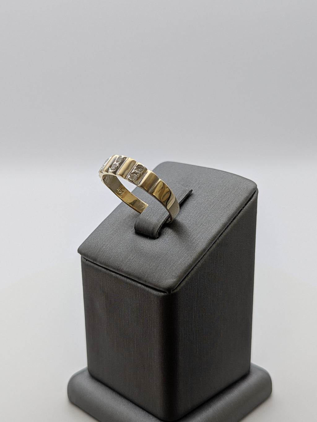 Anillo de boda de circonita cúbica de oro de 14 quilates amarillo/blanco