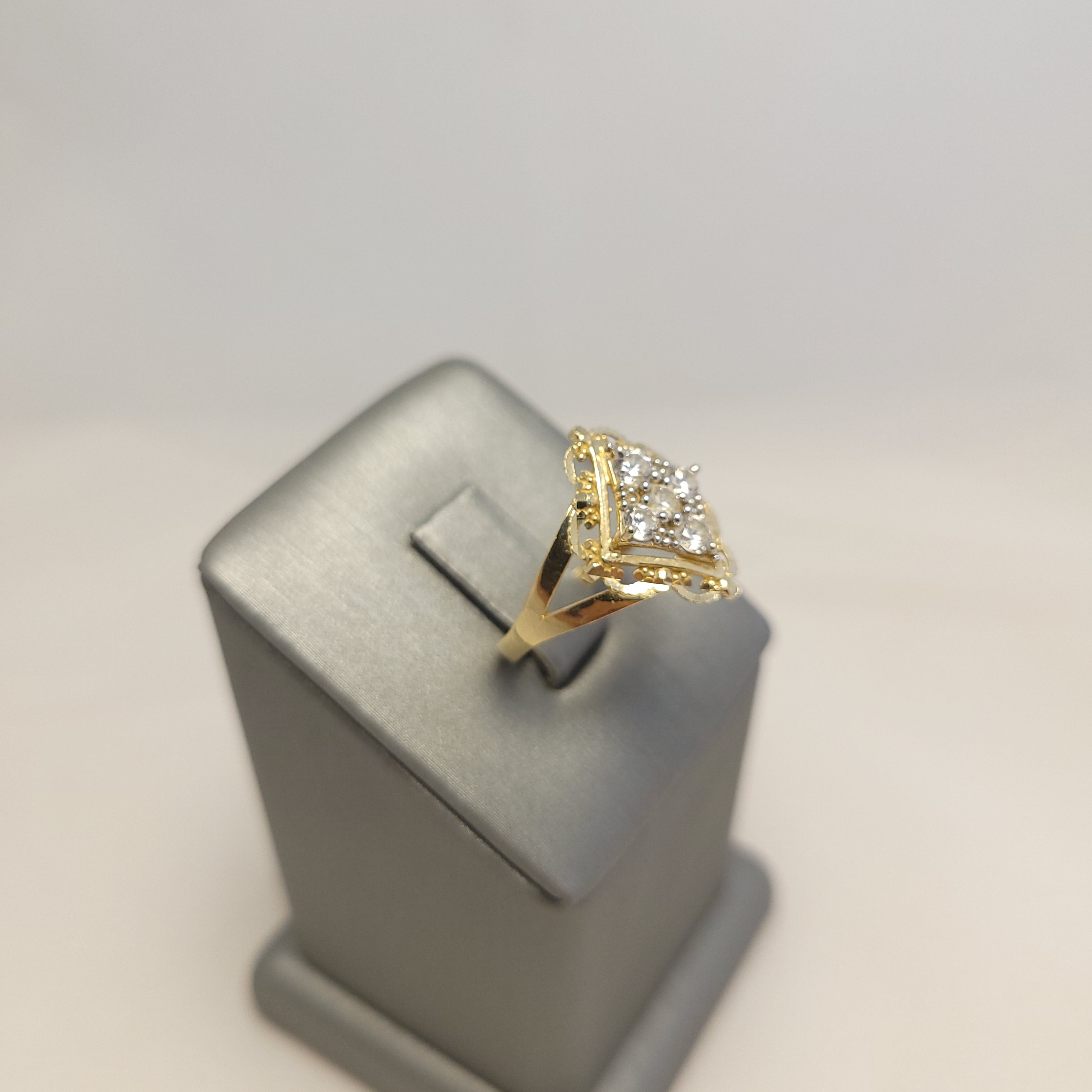 Anillo antiguo de fantasía de oro amarillo de 14 quilates