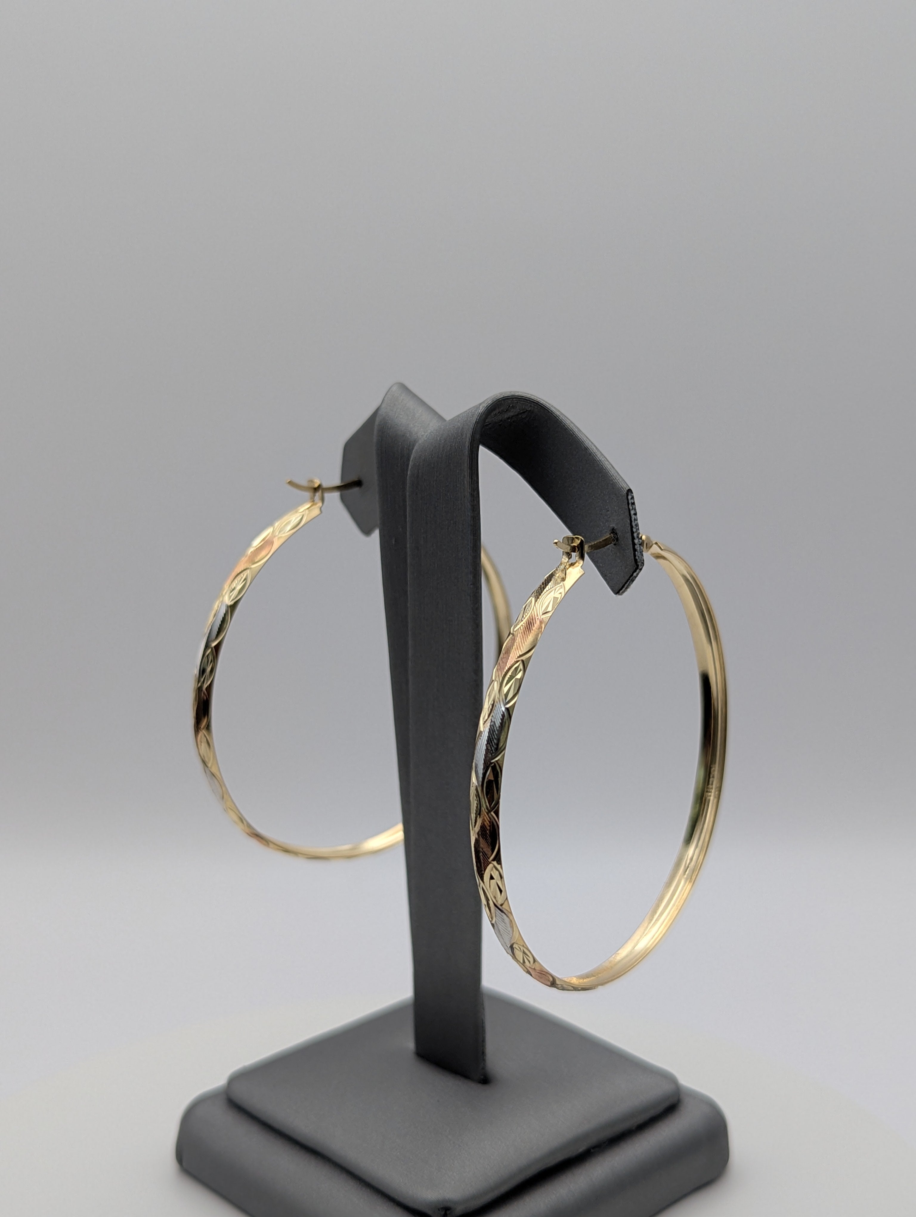 Aretes de aro de oro tricolor de 14K con corte diamante