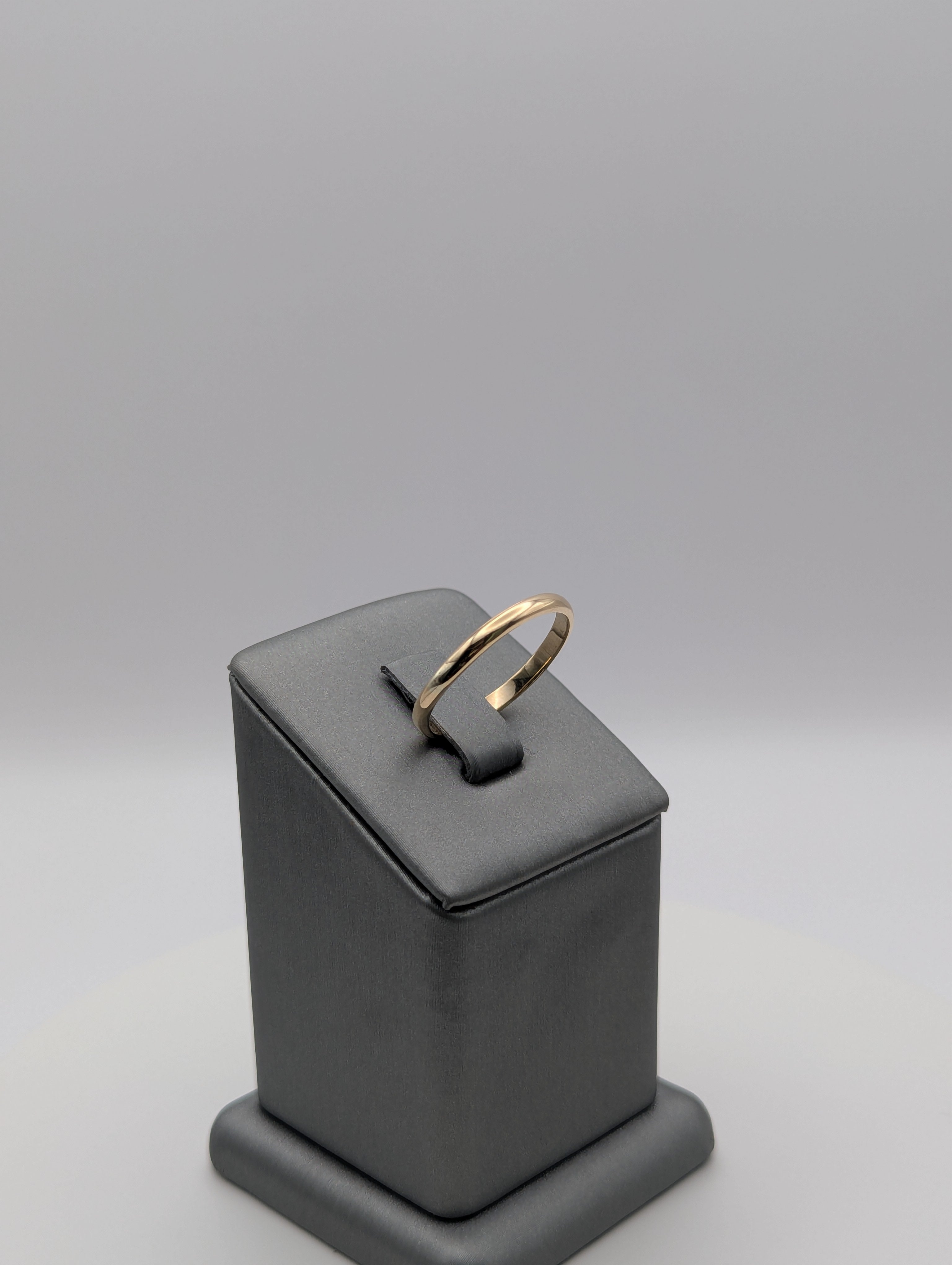Anillo de boda de oro amarillo de 14 quilates