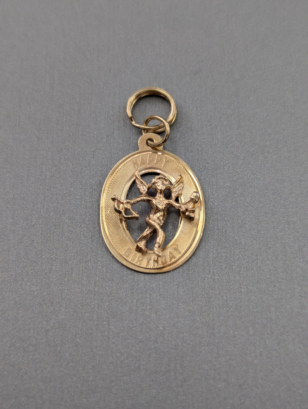 Colgante Cupido Feliz Cumpleaños en Oro Amarillo de 14K
