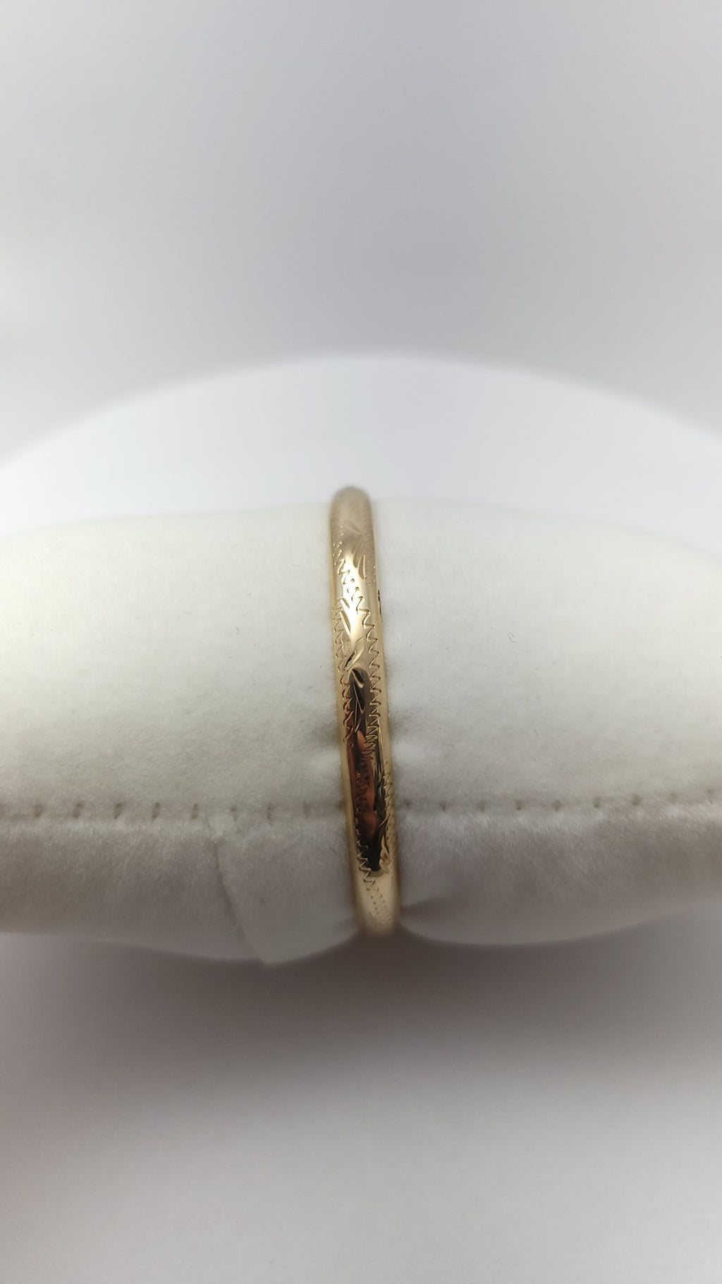 10K YG Dia-Cut Bangle
