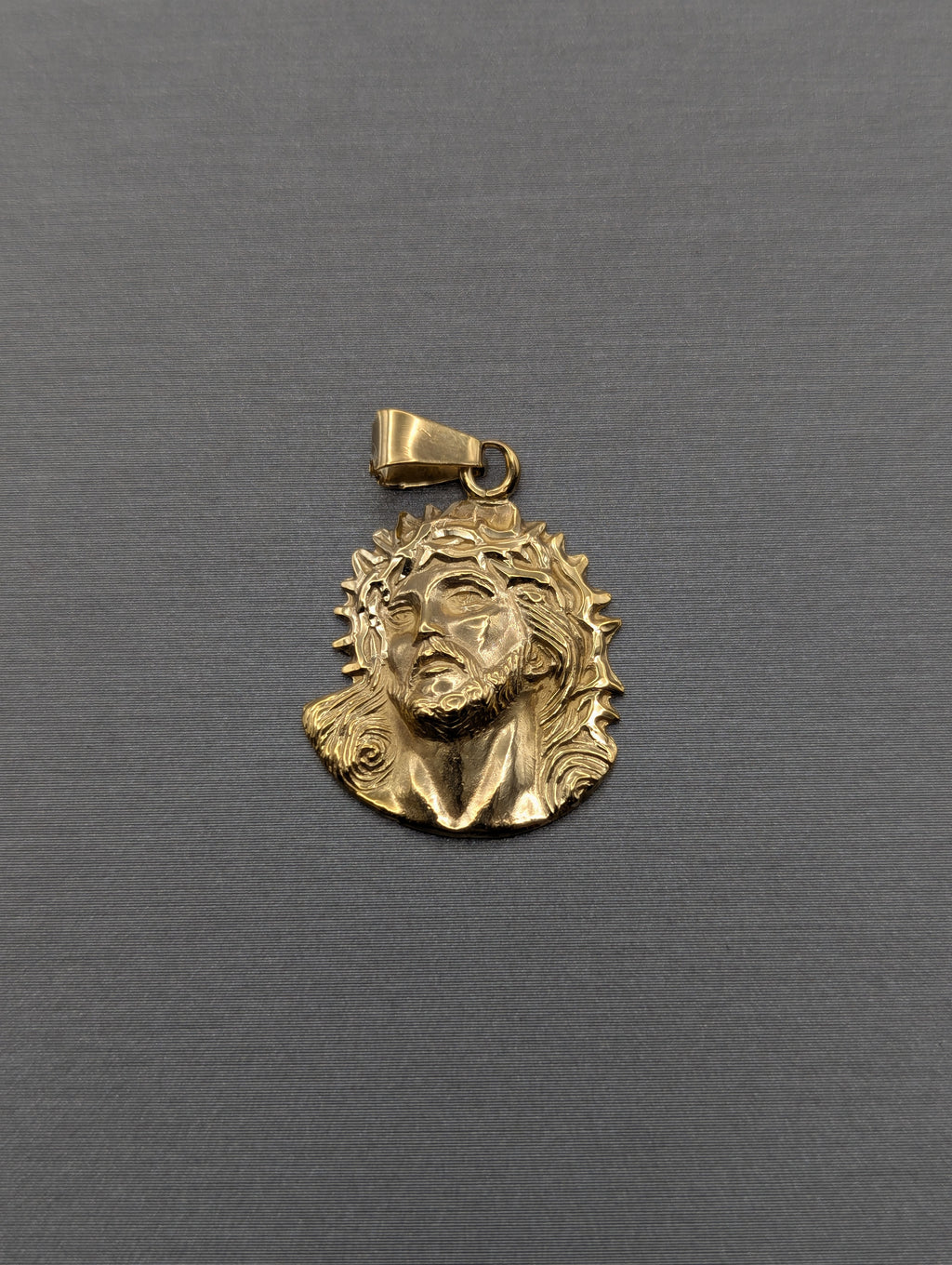 Colgante de cabeza de Jesús de oro amarillo de 14K