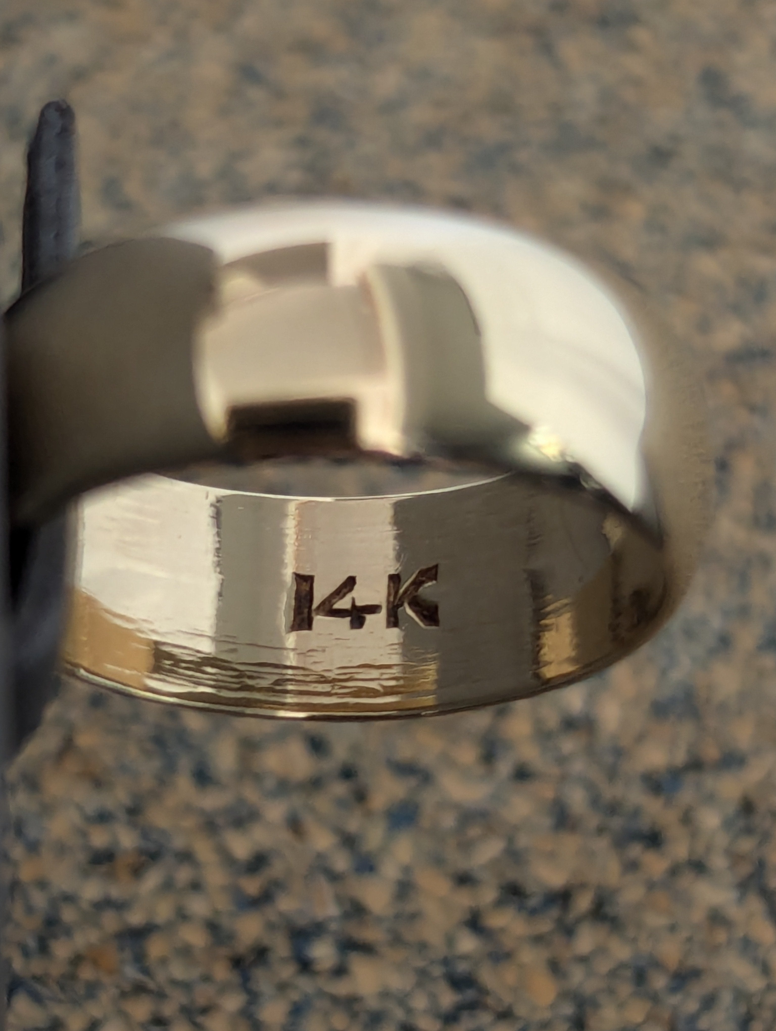 Anillo de boda de 14 quilates