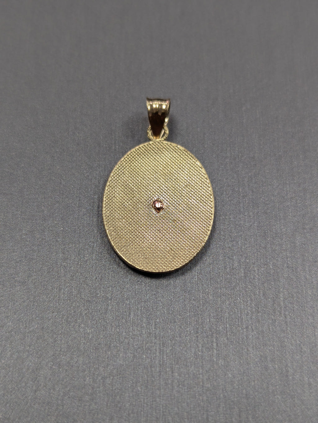Dije de oro bicolor de 14 quilates con corte diamante de la Virgen de Guadalupe