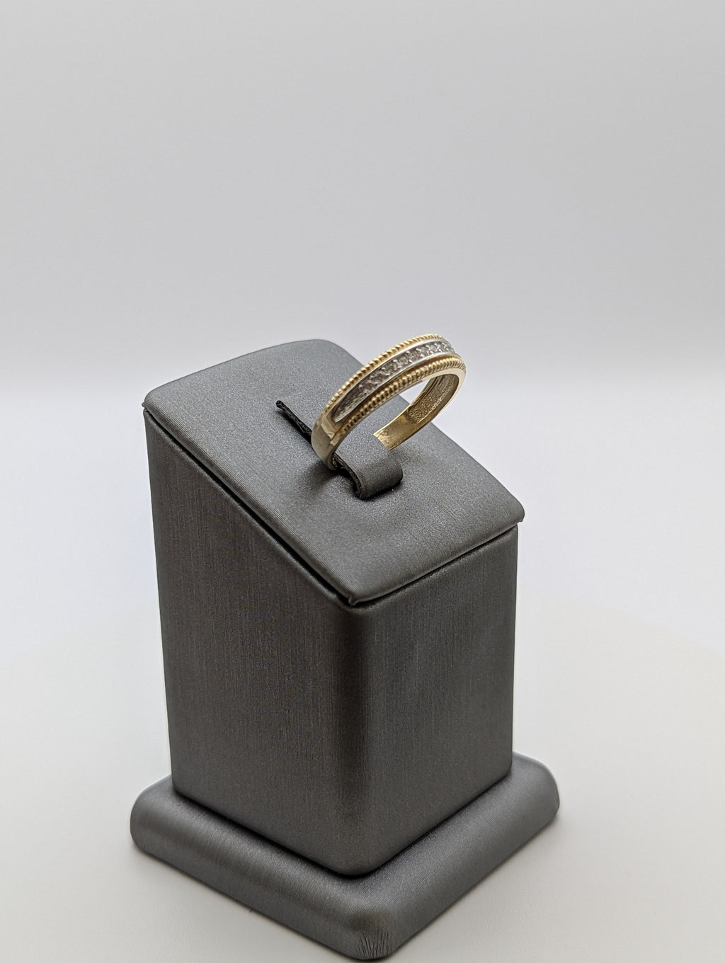 Anillo de boda de circonita cúbica de oro de 14 quilates amarillo/blanco