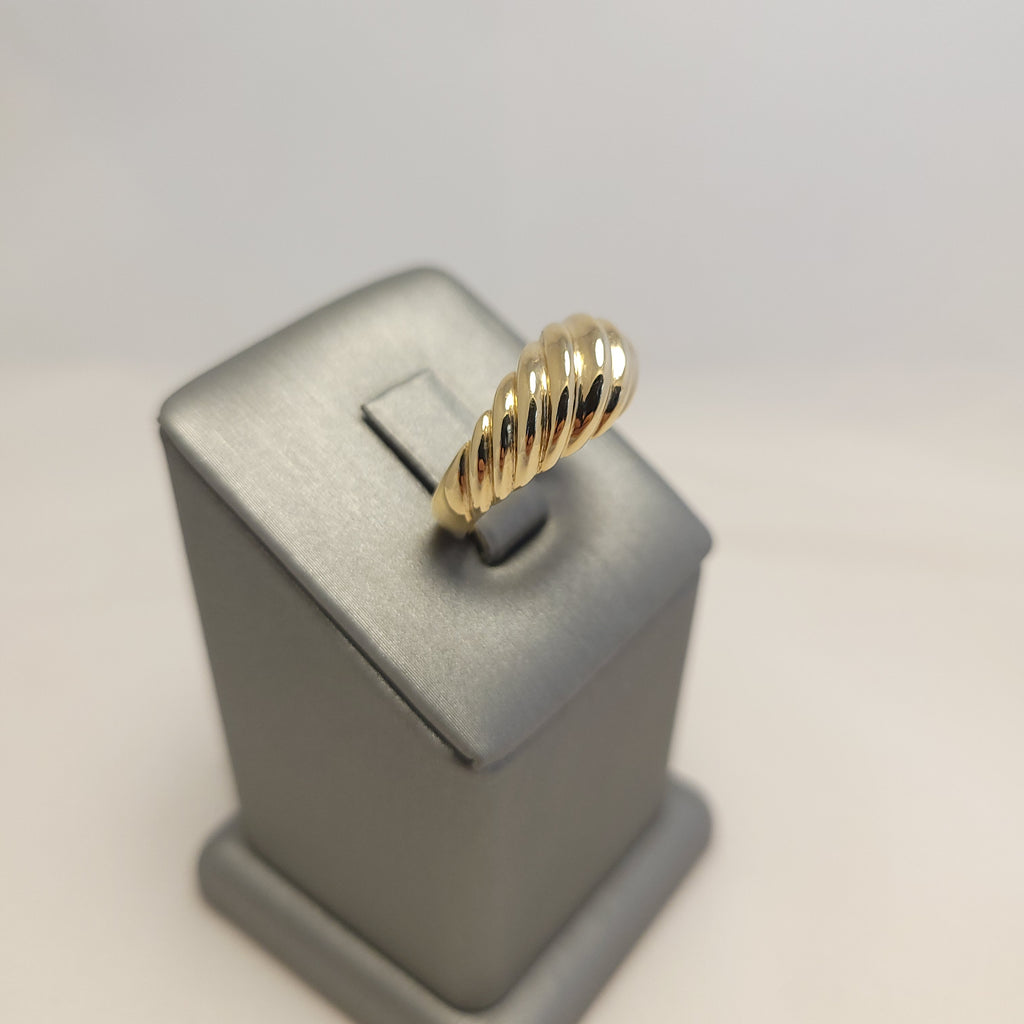 Anillo Elegante Hinchado de Oro Amarillo de 14K