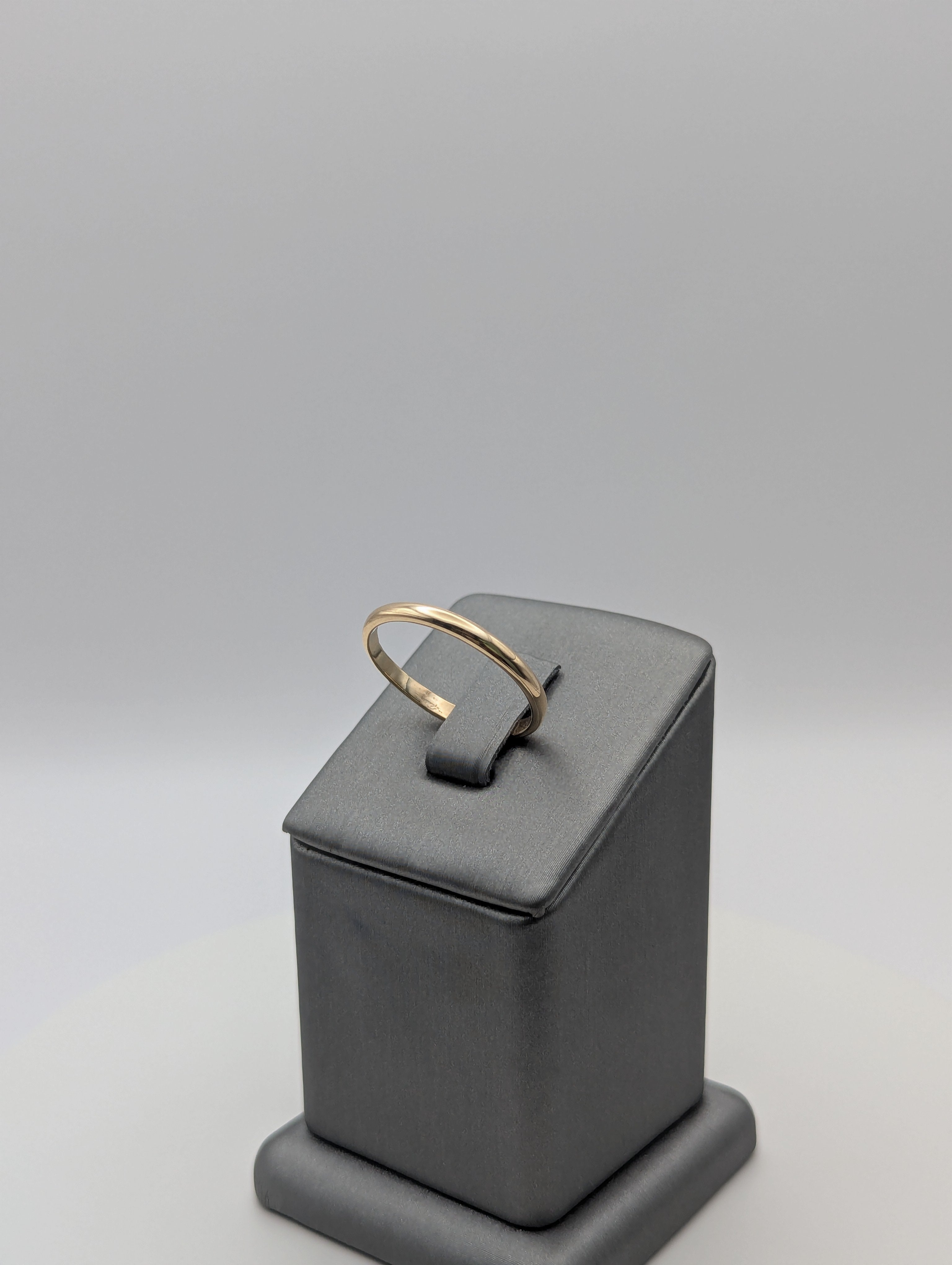 Anillo de boda de oro amarillo de 14 quilates