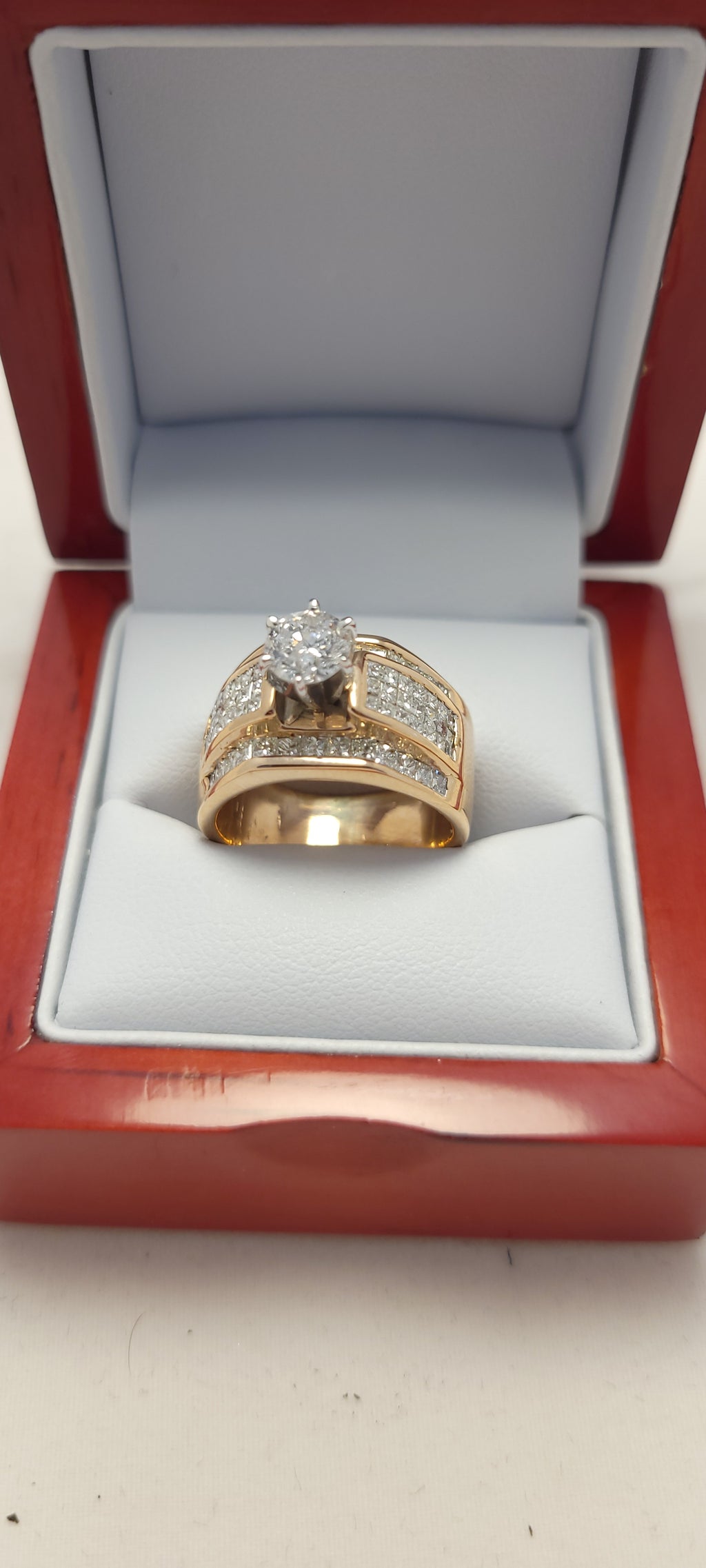 Anillo de oro rosa de 14 quilates con diamantes