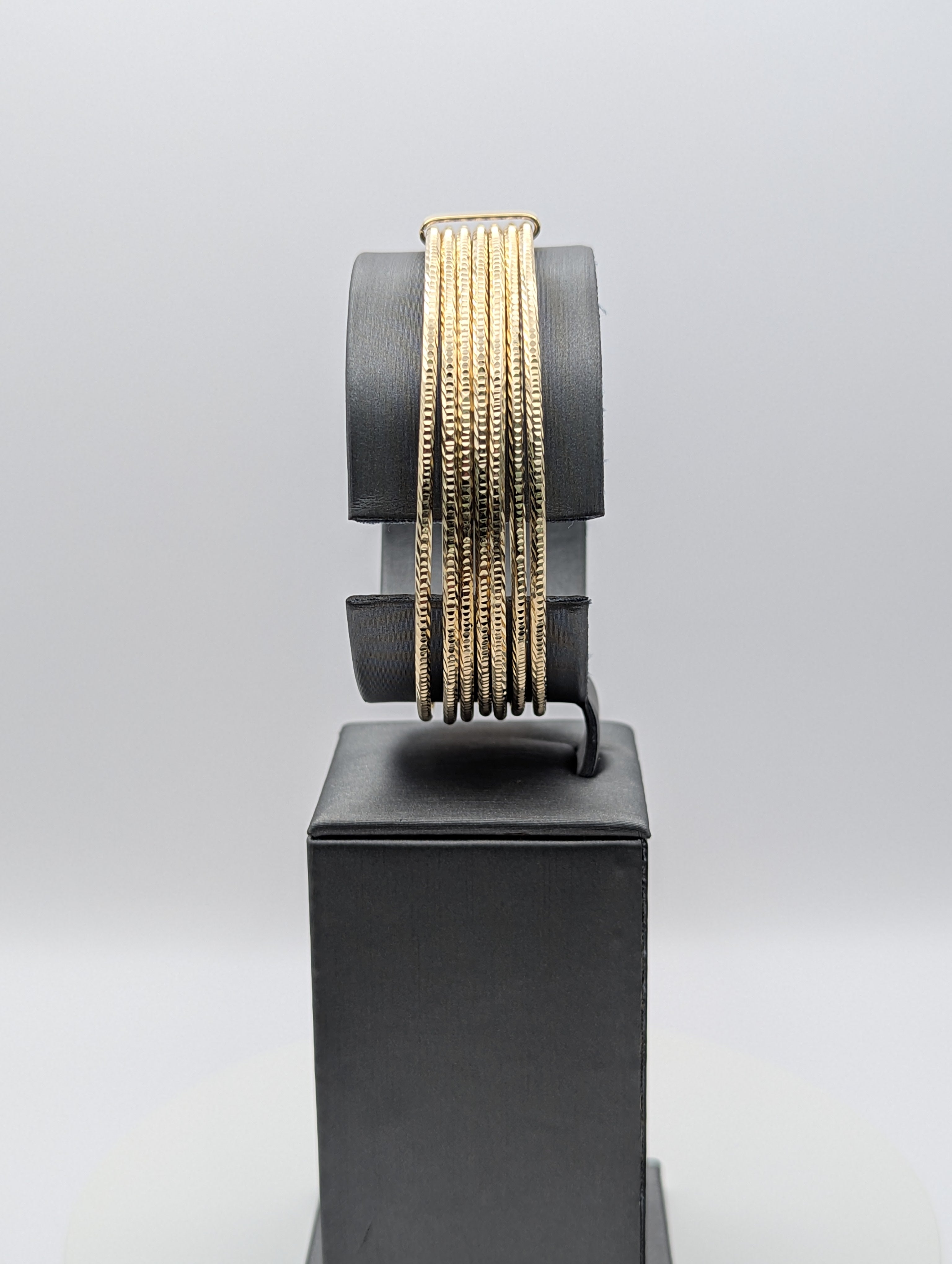 Pulsera apilable de oro amarillo de 14 quilates con 5 aros