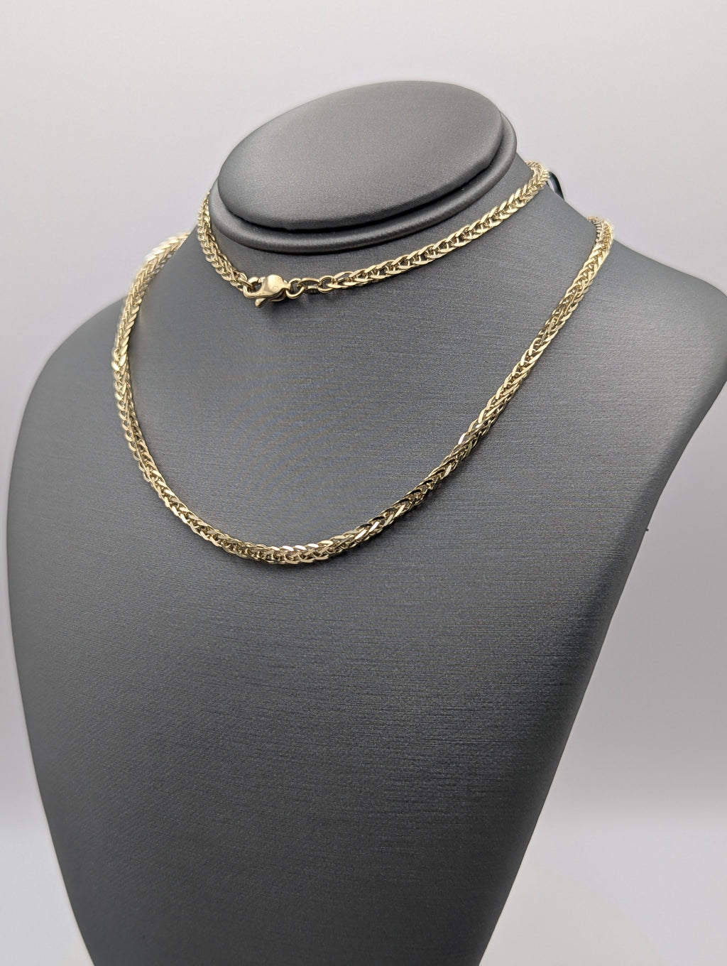 Cadena de eslabones cuadrados de trigo en oro amarillo de 14K