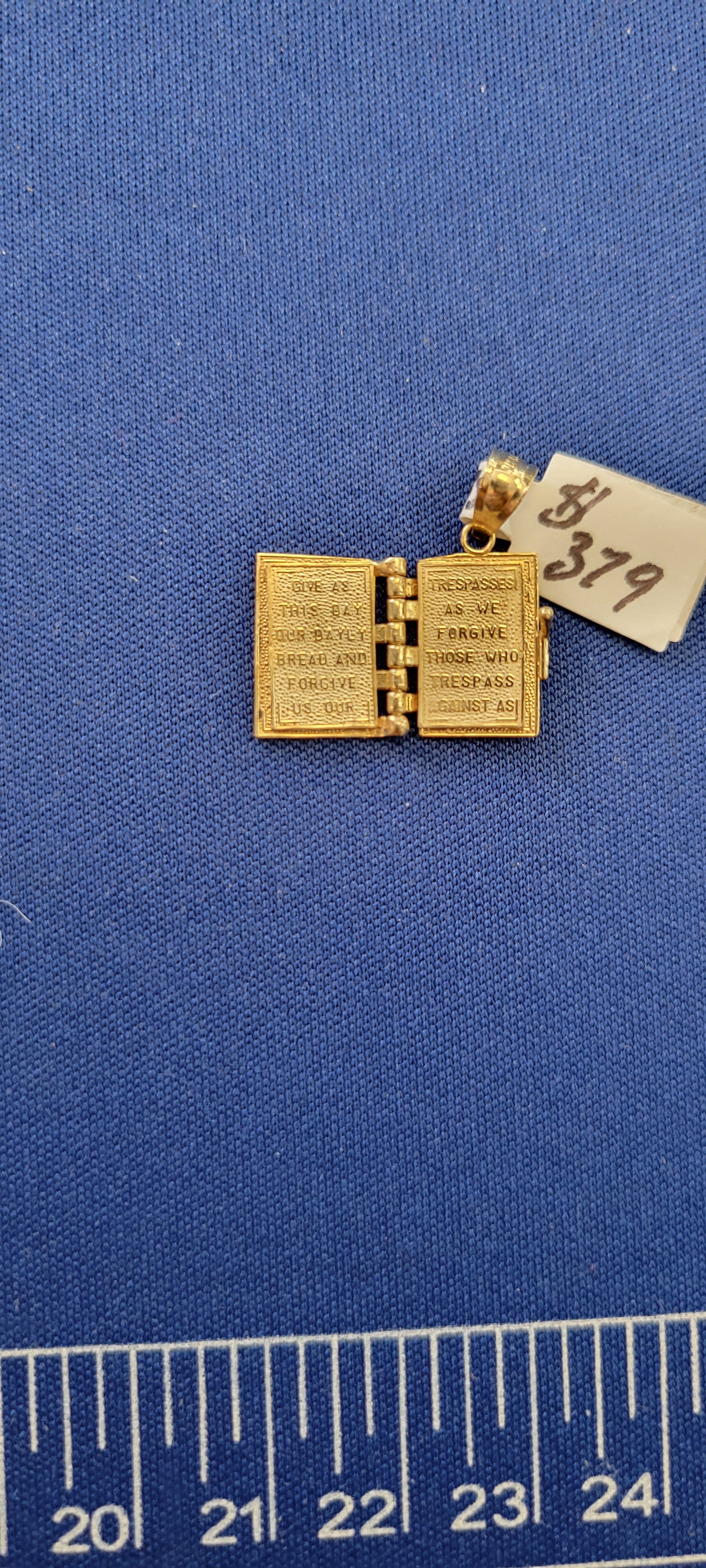 Colgante de oro amarillo de 14 quilates con versículo bíblico