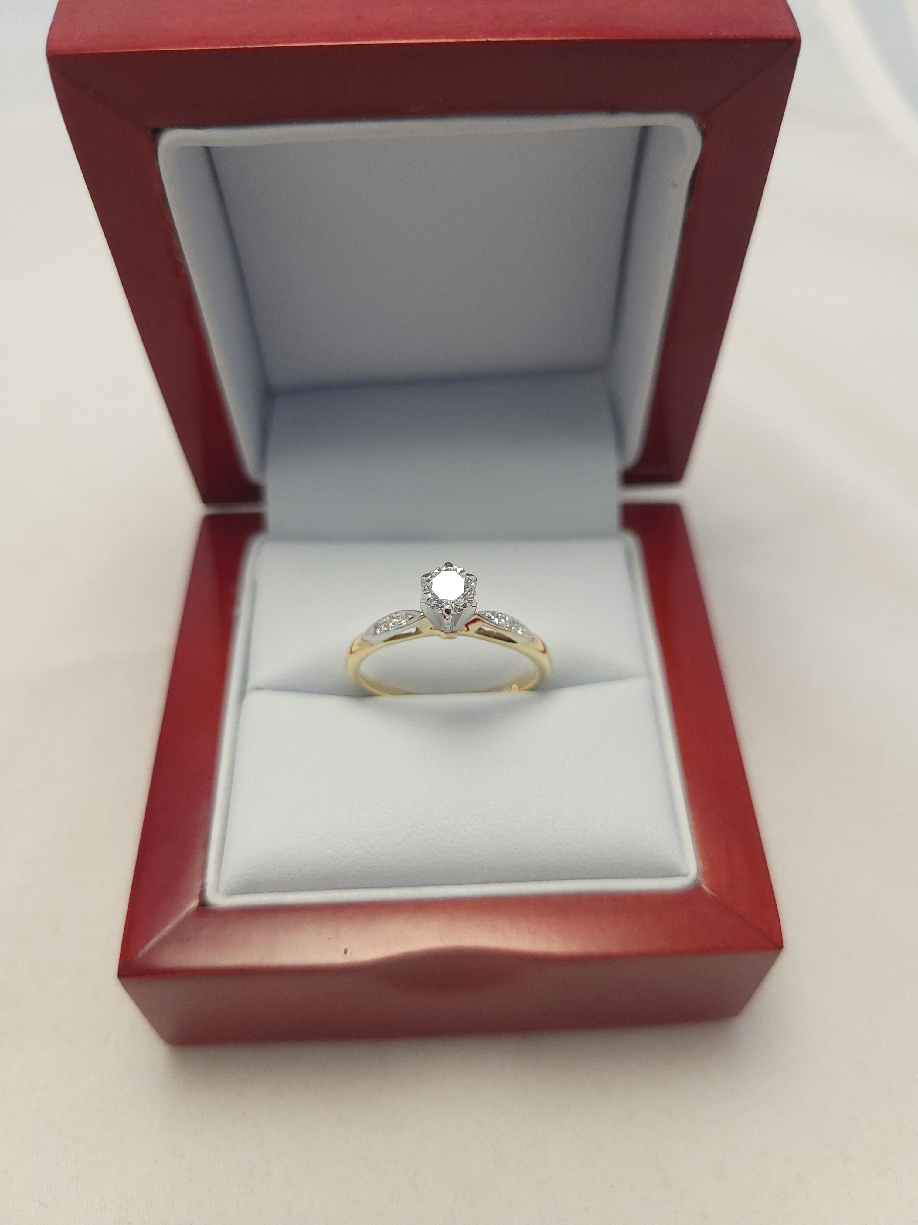 14K YG Round Diamond Eng Ring