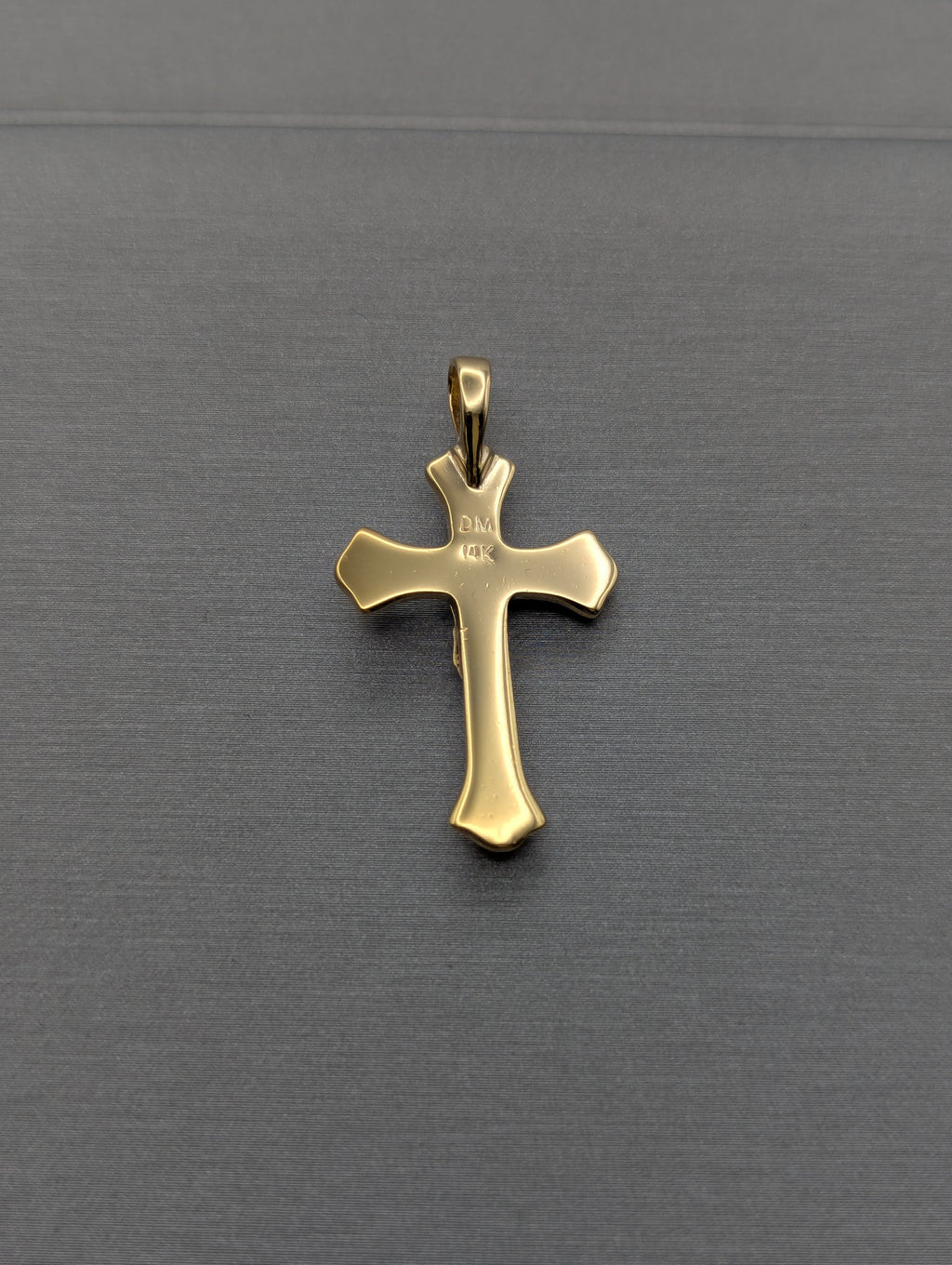 Colgante de crucifijo en oro amarillo y blanco de 14K