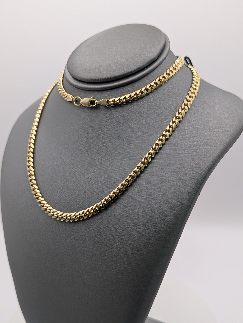 Cadena Cubana Miami Sólida de Oro Amarillo de 14K