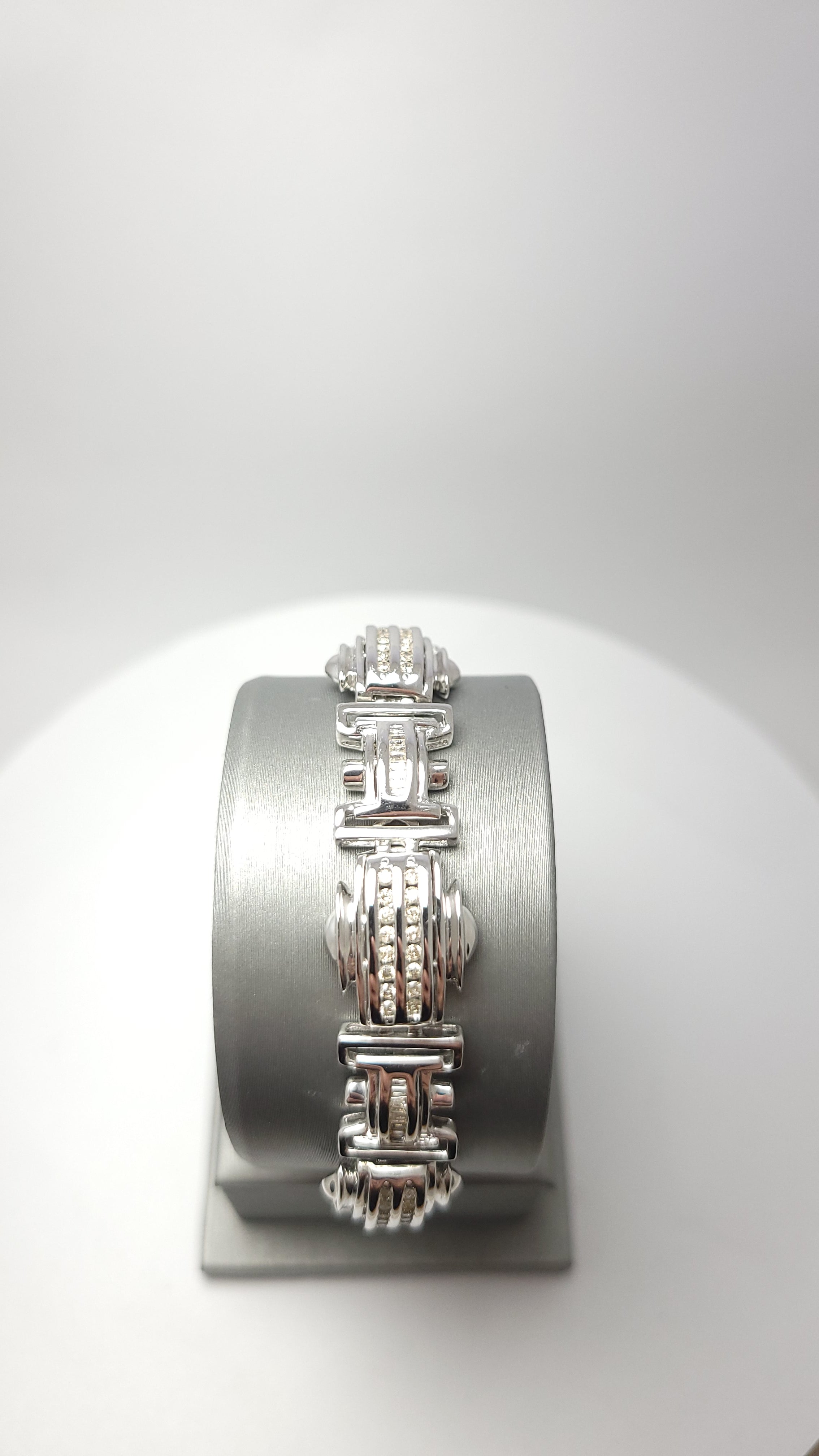 Pulsera de oro blanco de 14 quilates con diamantes