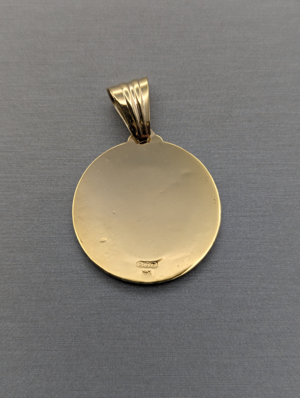 Colgante de Guadalupe en Oro Amarillo de 14K con Diamante