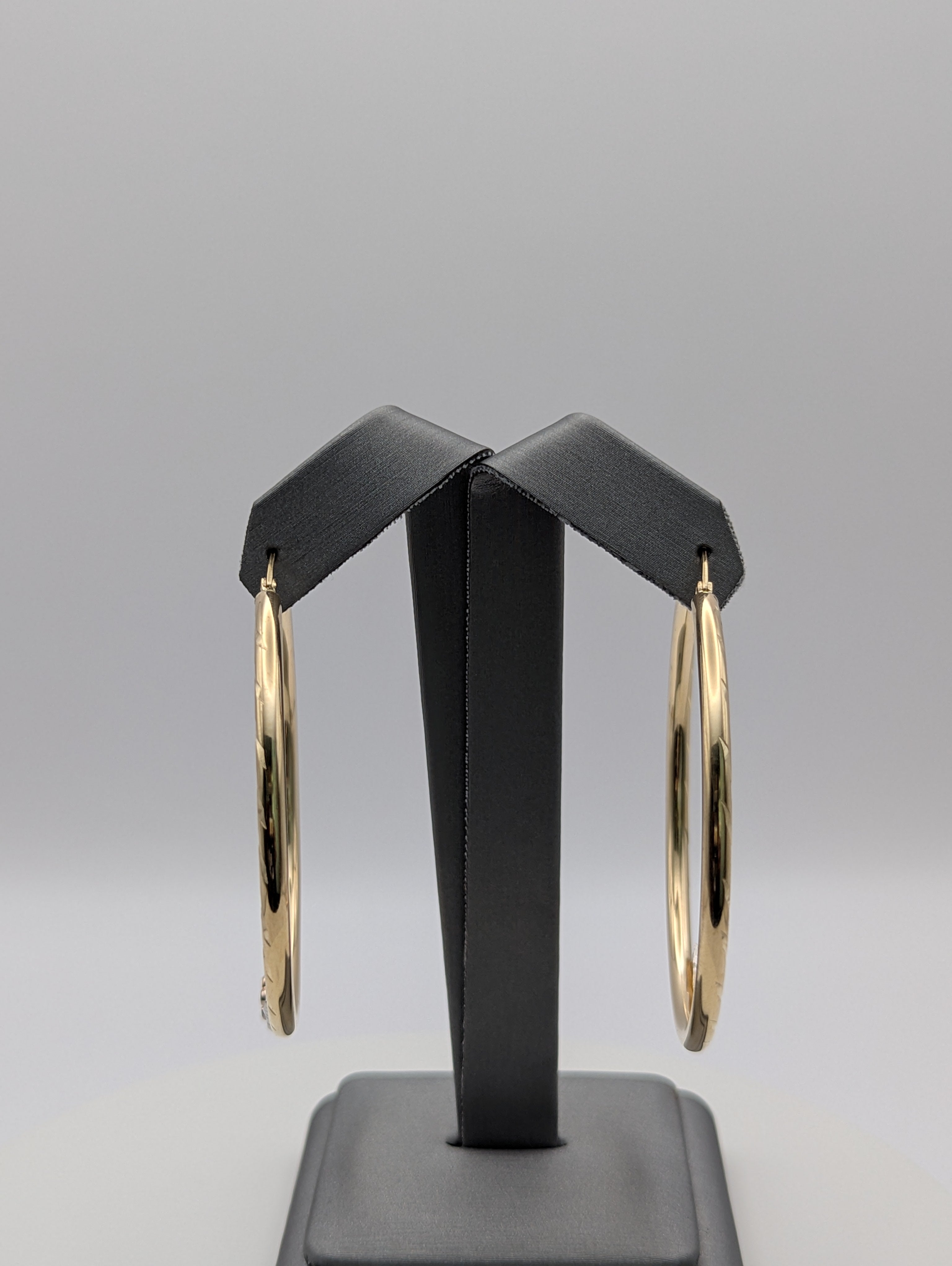 Pendientes de aro de flor con corte diamante tricolor de 14K
