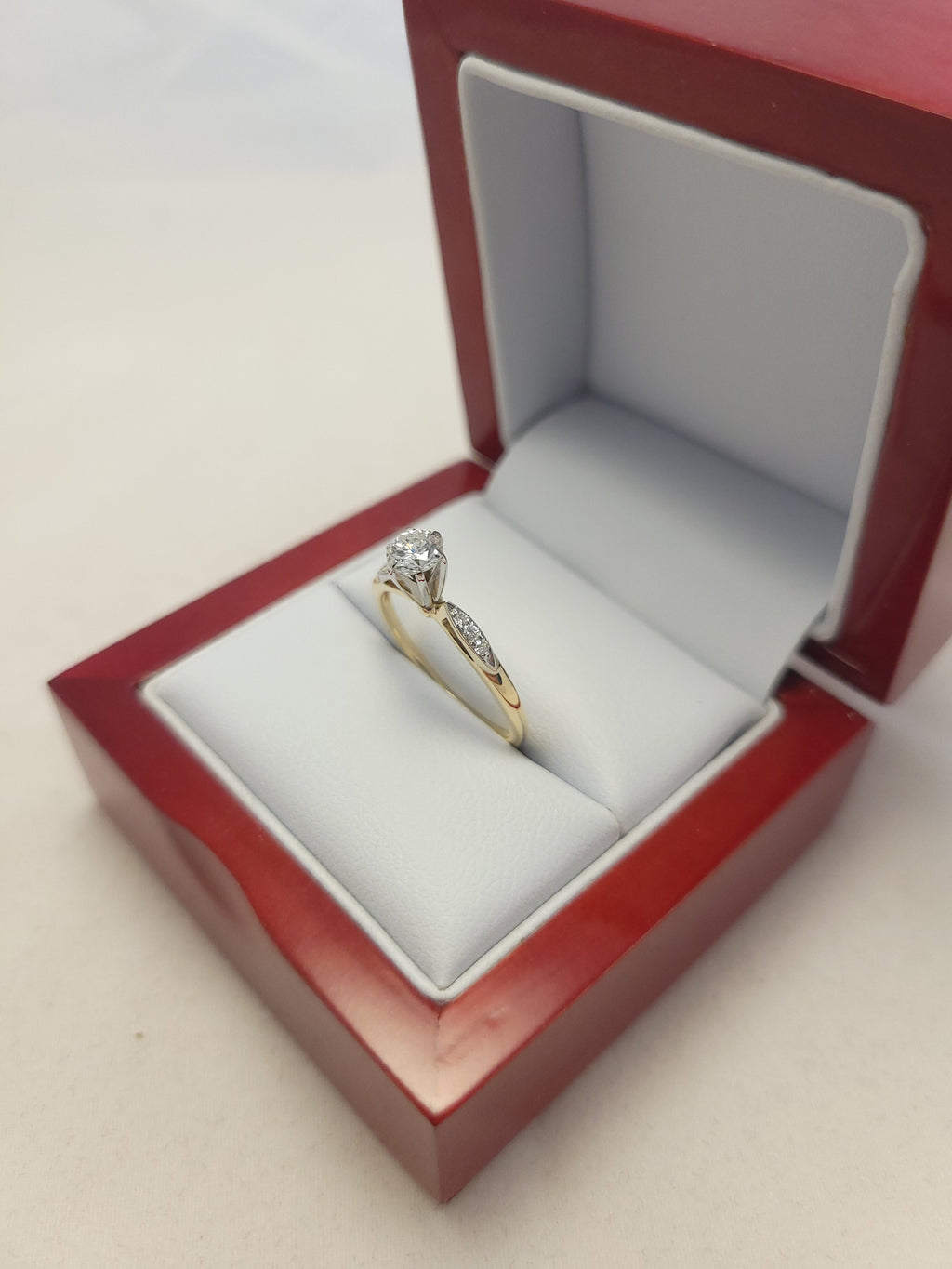 14K YG Round Diamond Eng Ring