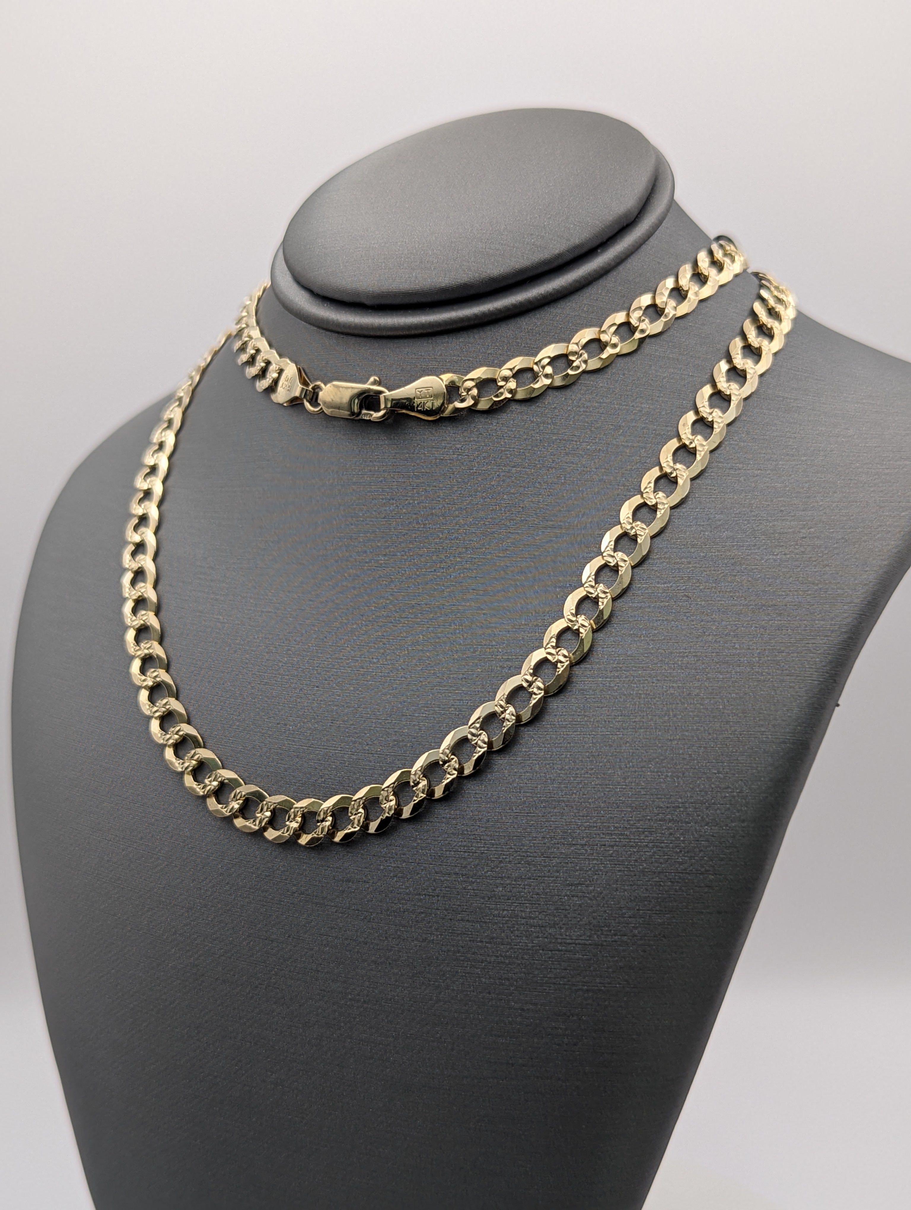 Cadena barbada fresada de oro amarillo de 14K