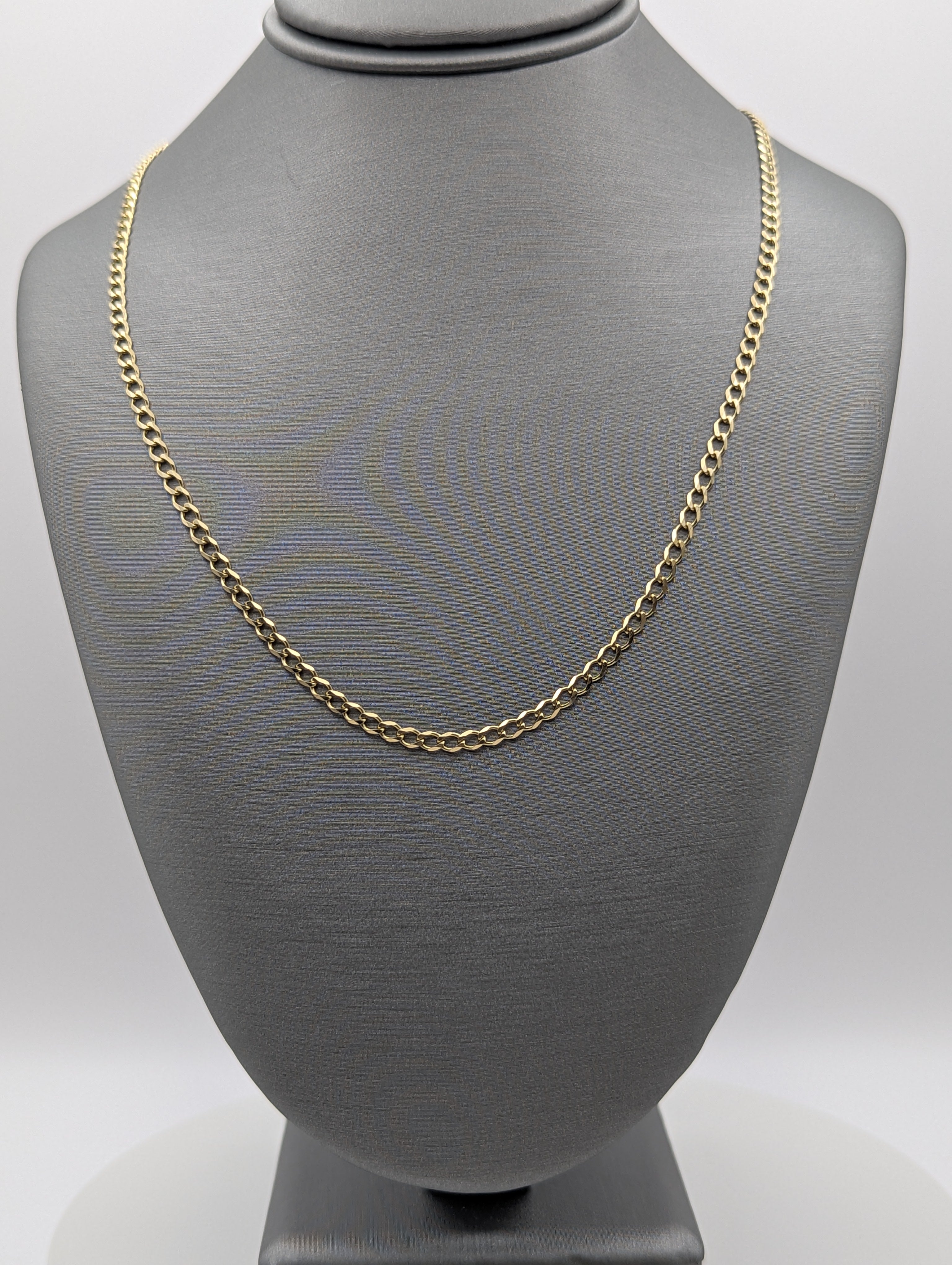 Cadena tipo Curb de oro amarillo de 14K