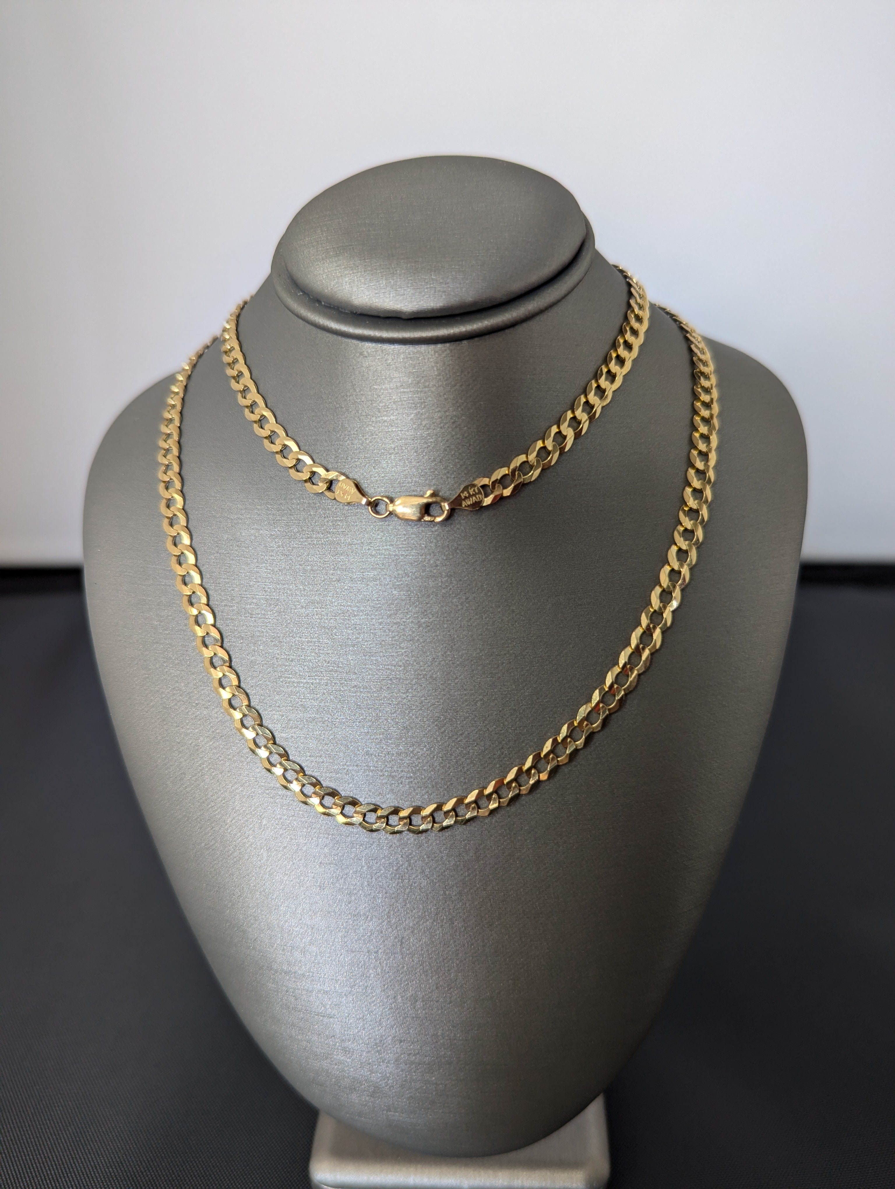 Cadena Cubana Plana Ligera de Oro Amarillo de 14K