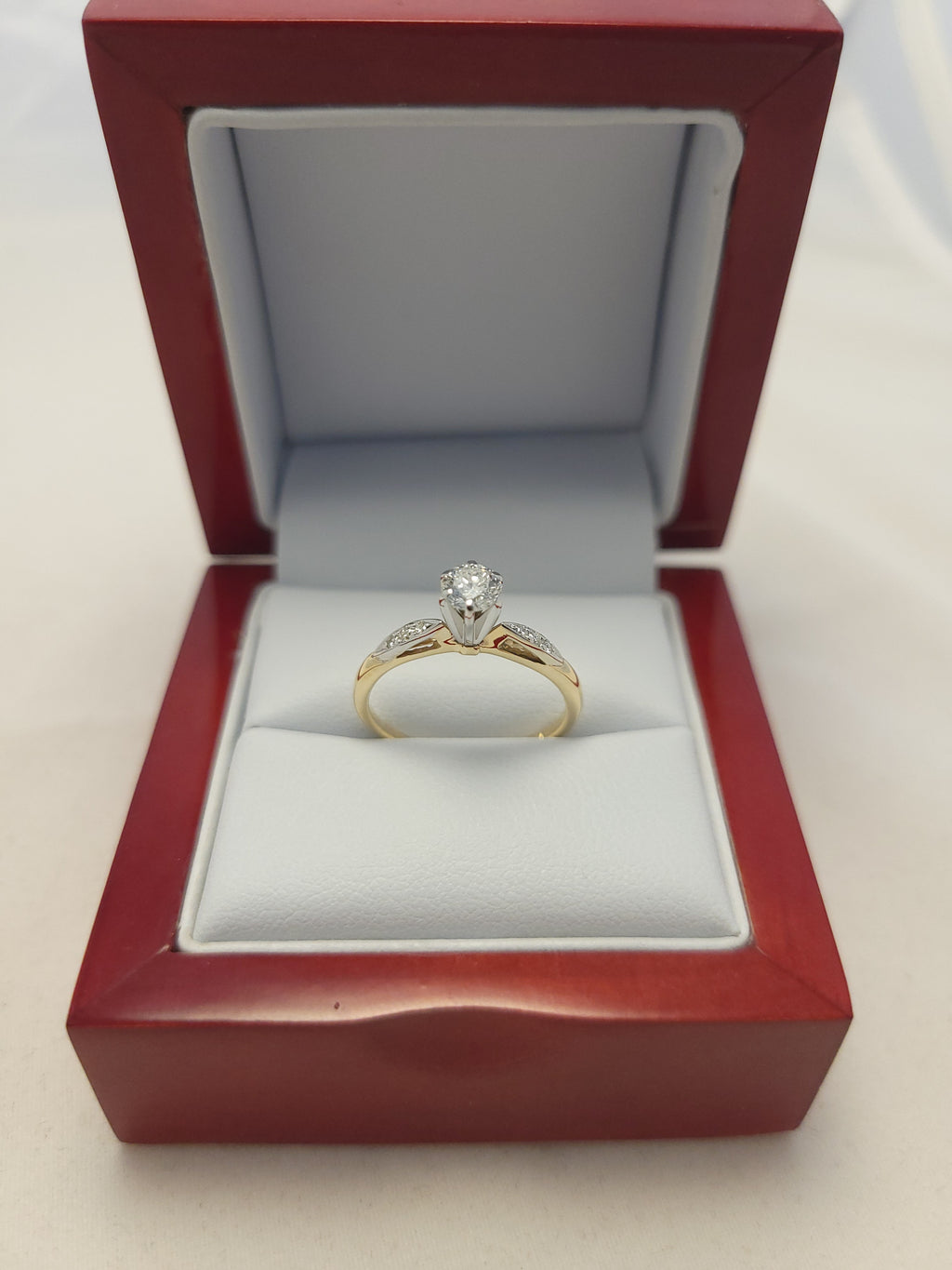 14K YG Round Diamond Eng Ring