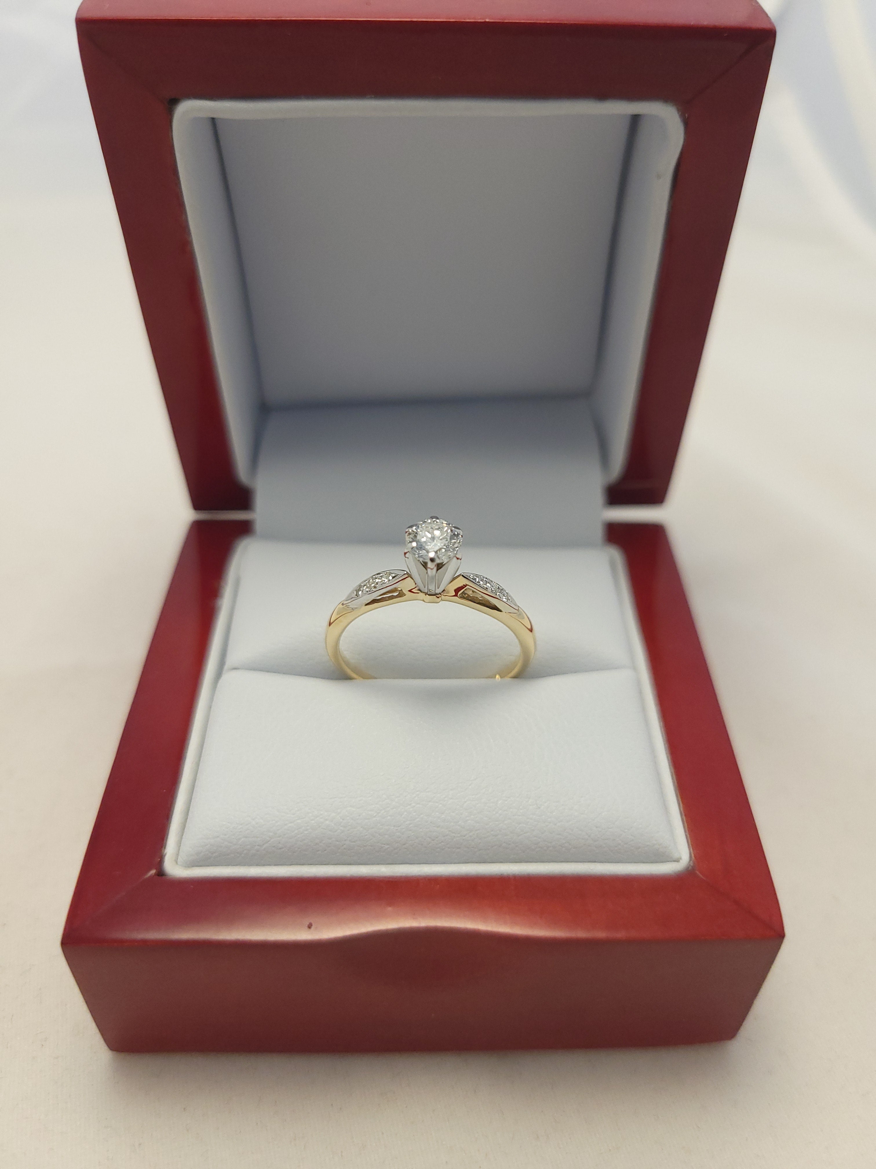 14K YG Round Diamond Eng Ring