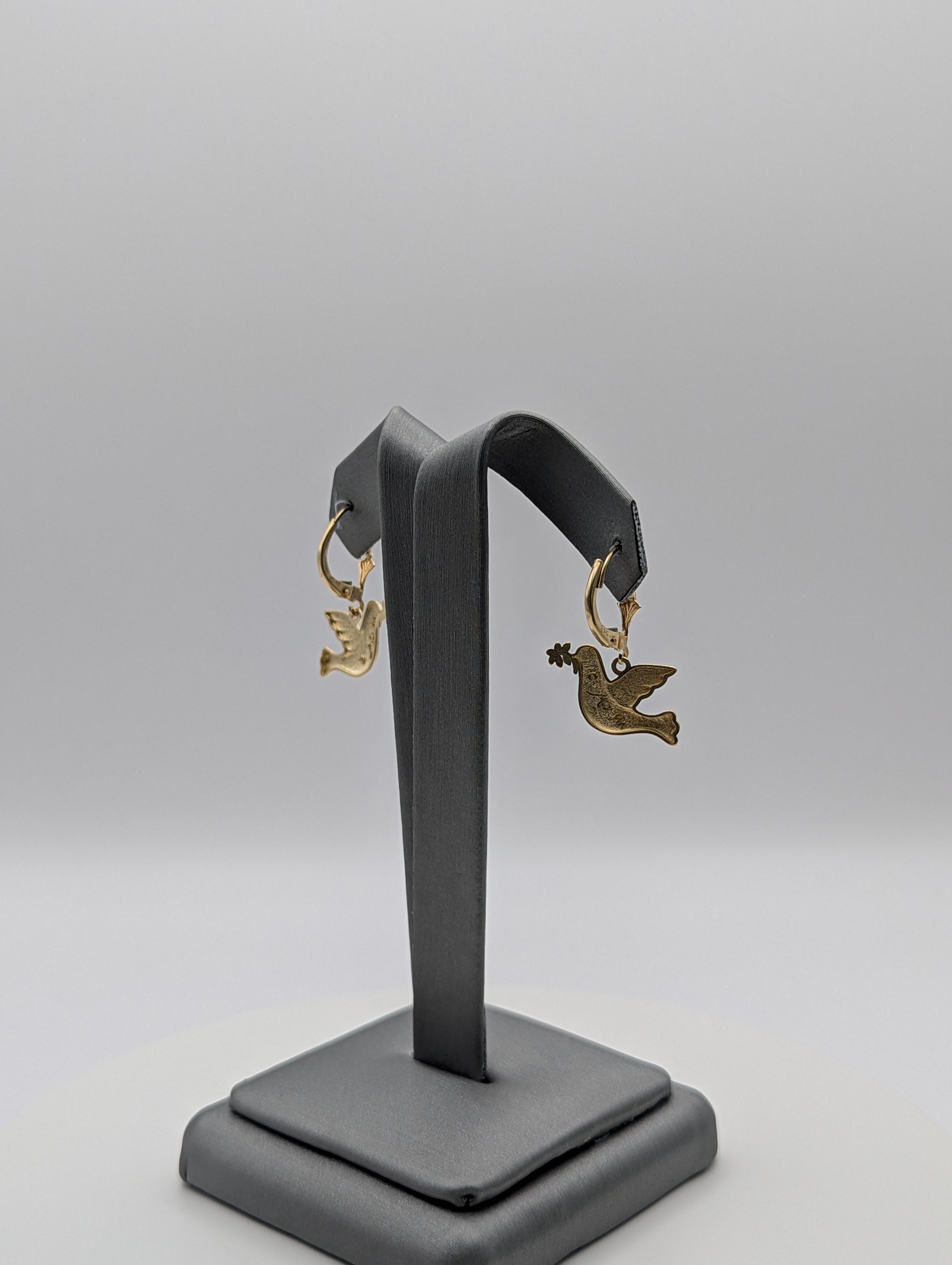 Pendientes Paloma de Oro Amarillo de 14K con Corte Diamantado