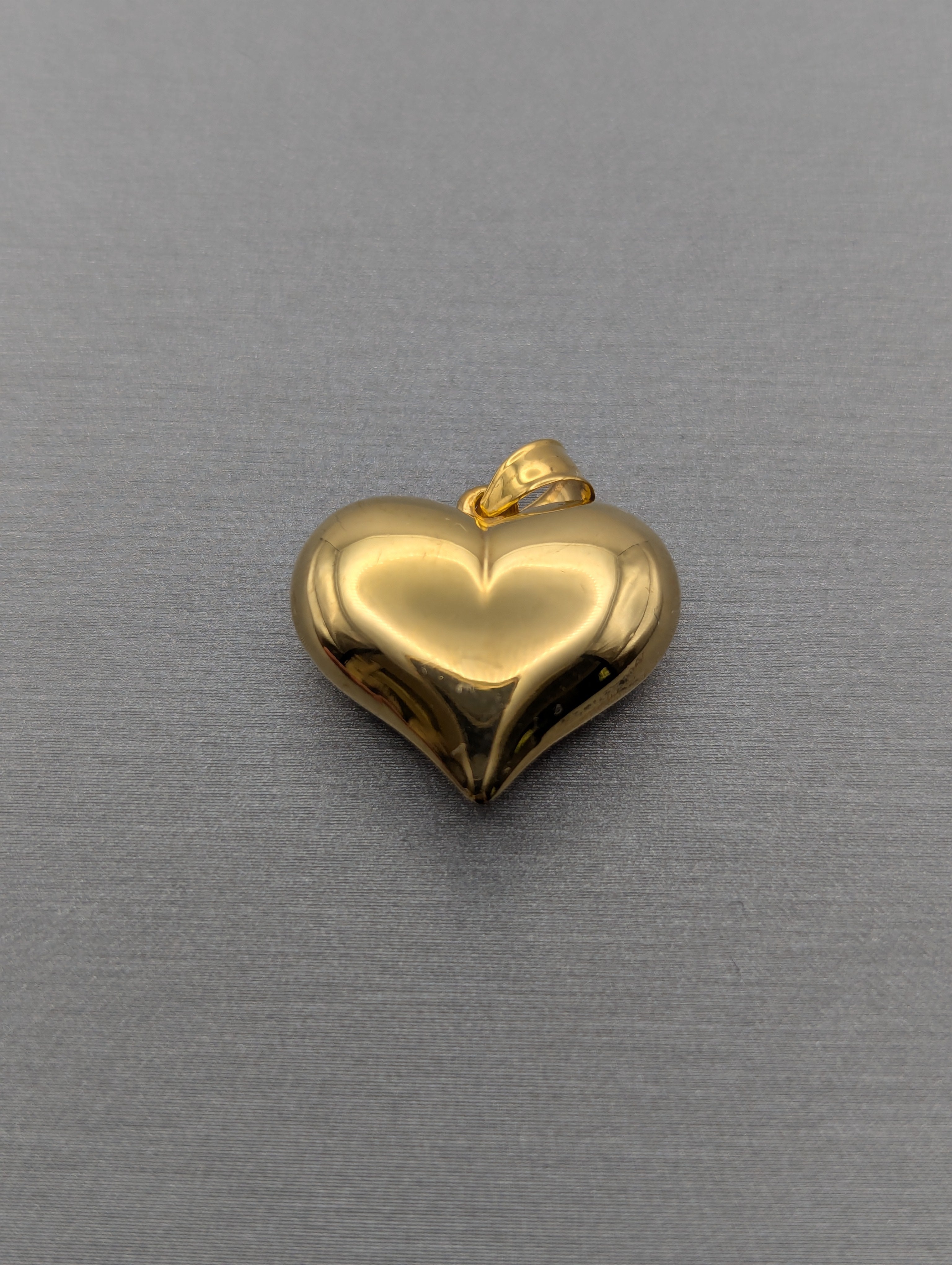Colgante de corazón de oro amarillo de 14K