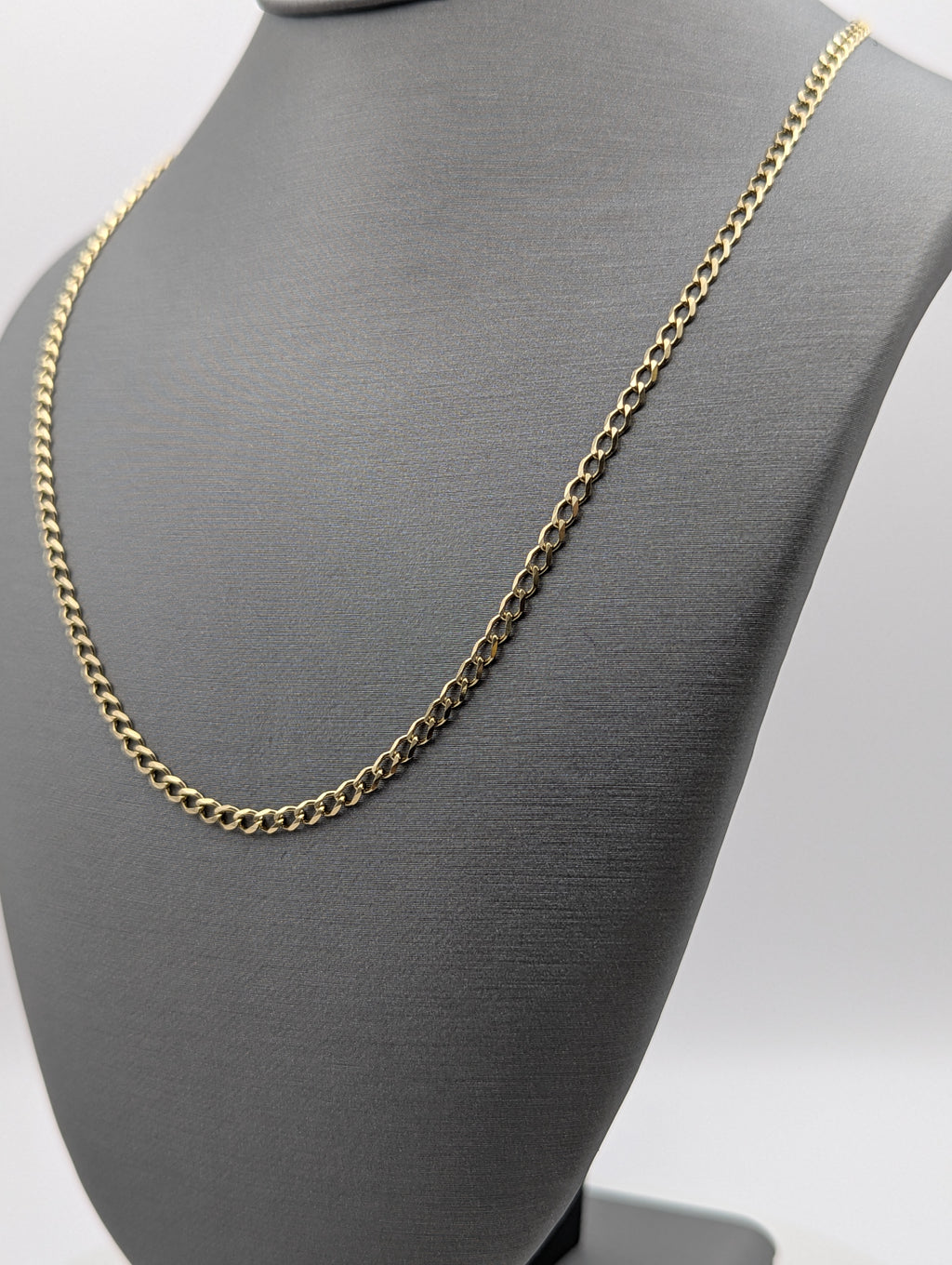 Cadena tipo Curb de oro amarillo de 14K