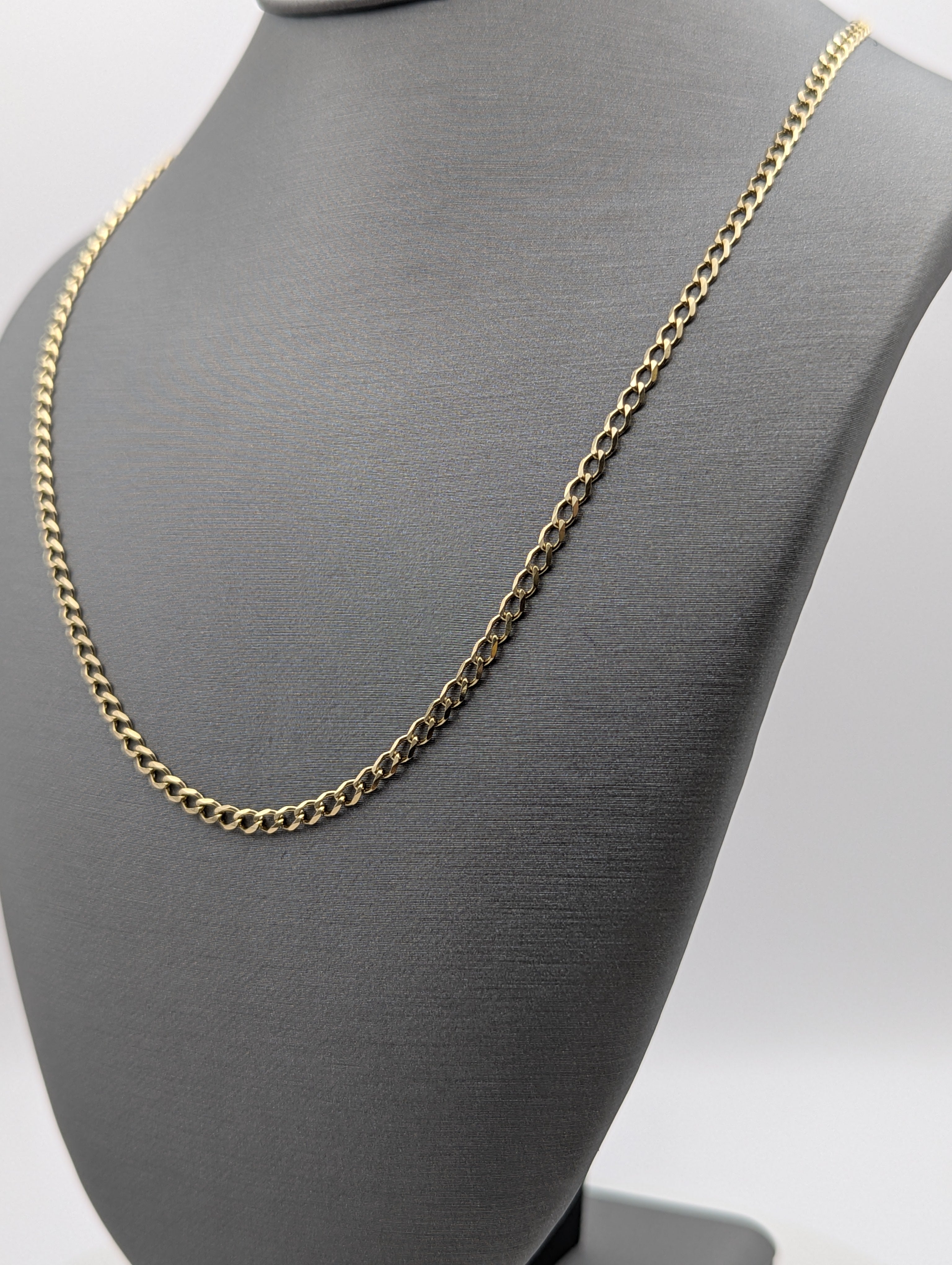 Cadena tipo Curb de oro amarillo de 14K