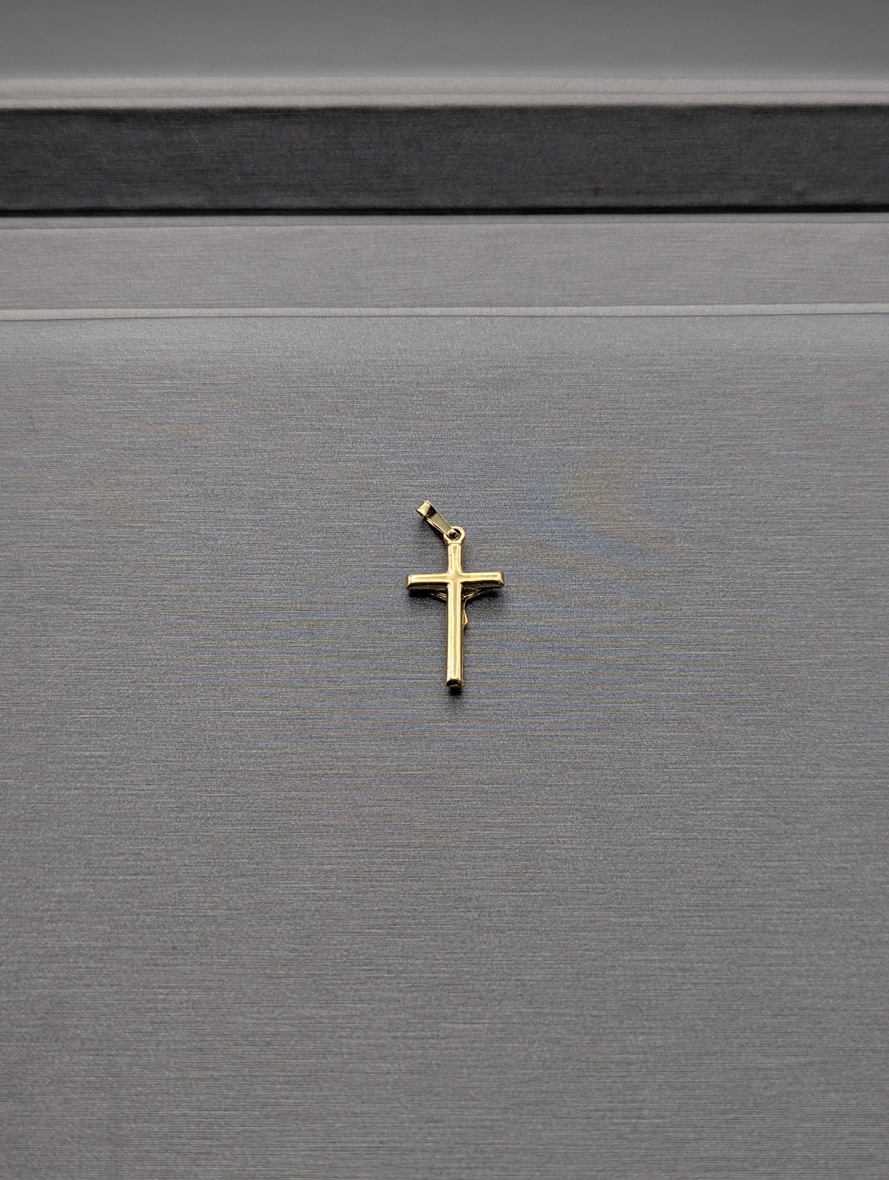 Colgante Crucifijo de Oro Amarillo de 14K