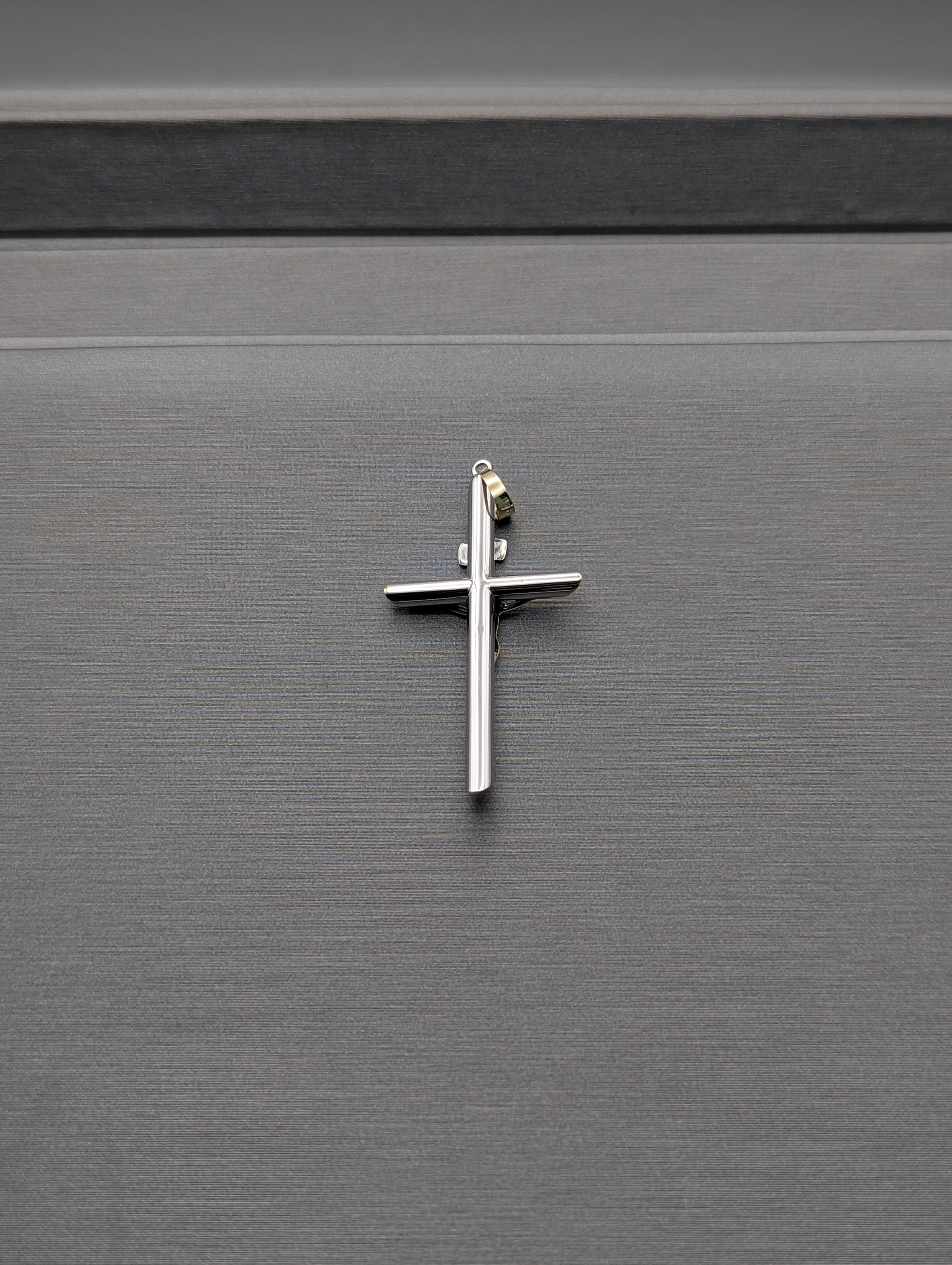 Colgante de Crucifijo de Oro Blanco/Amarillo de 14K